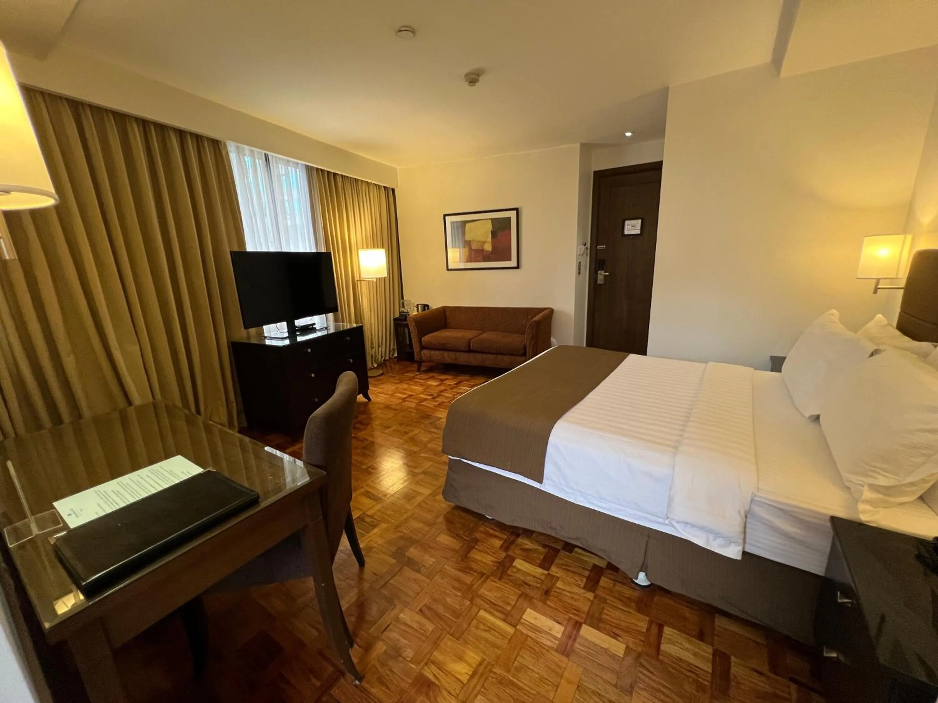 Bedroom, Bed in City Garden Hotel Makati