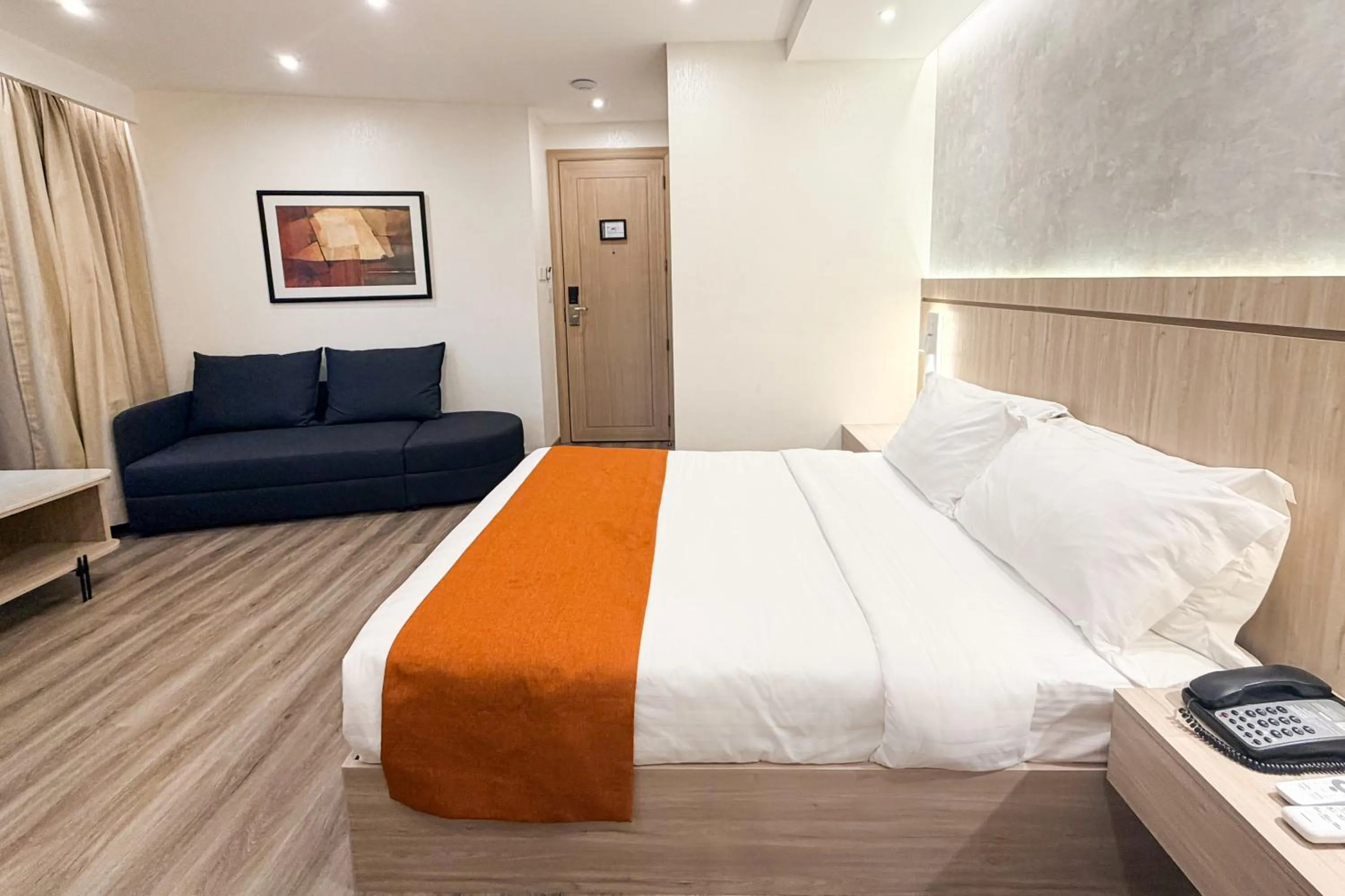 Bed in City Garden Hotel Makati