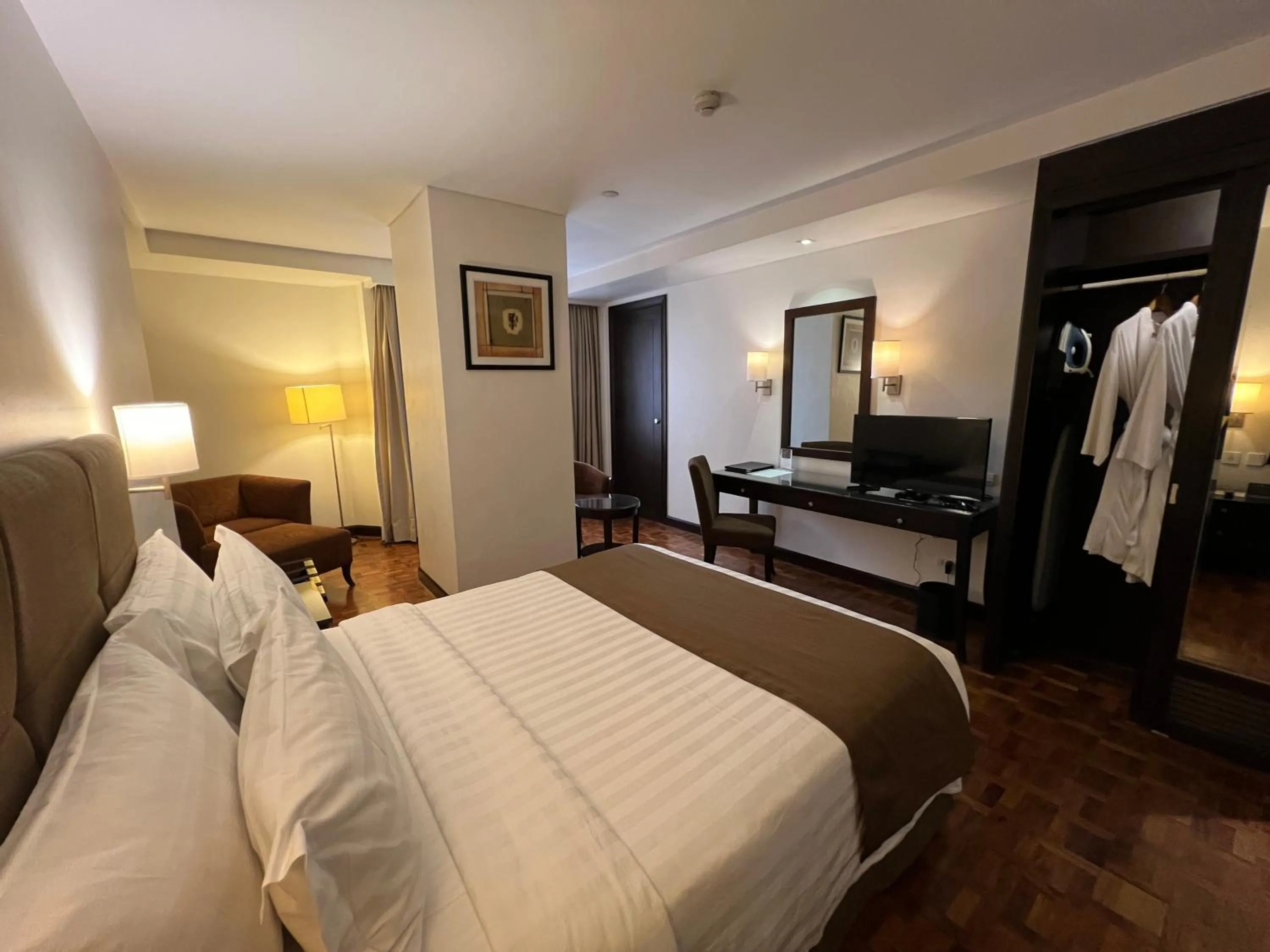 Bed in City Garden Hotel Makati