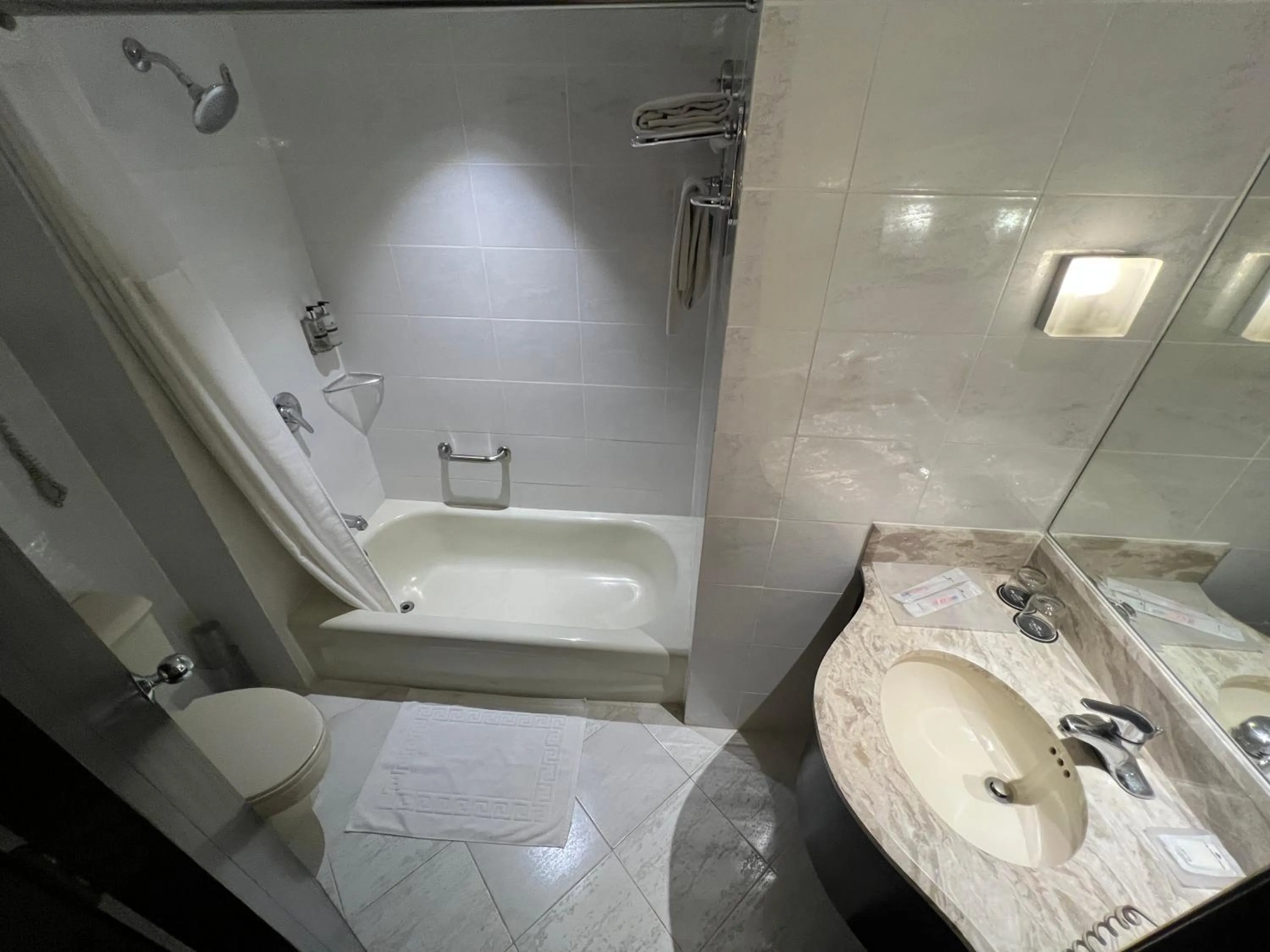 Shower in City Garden Hotel Makati