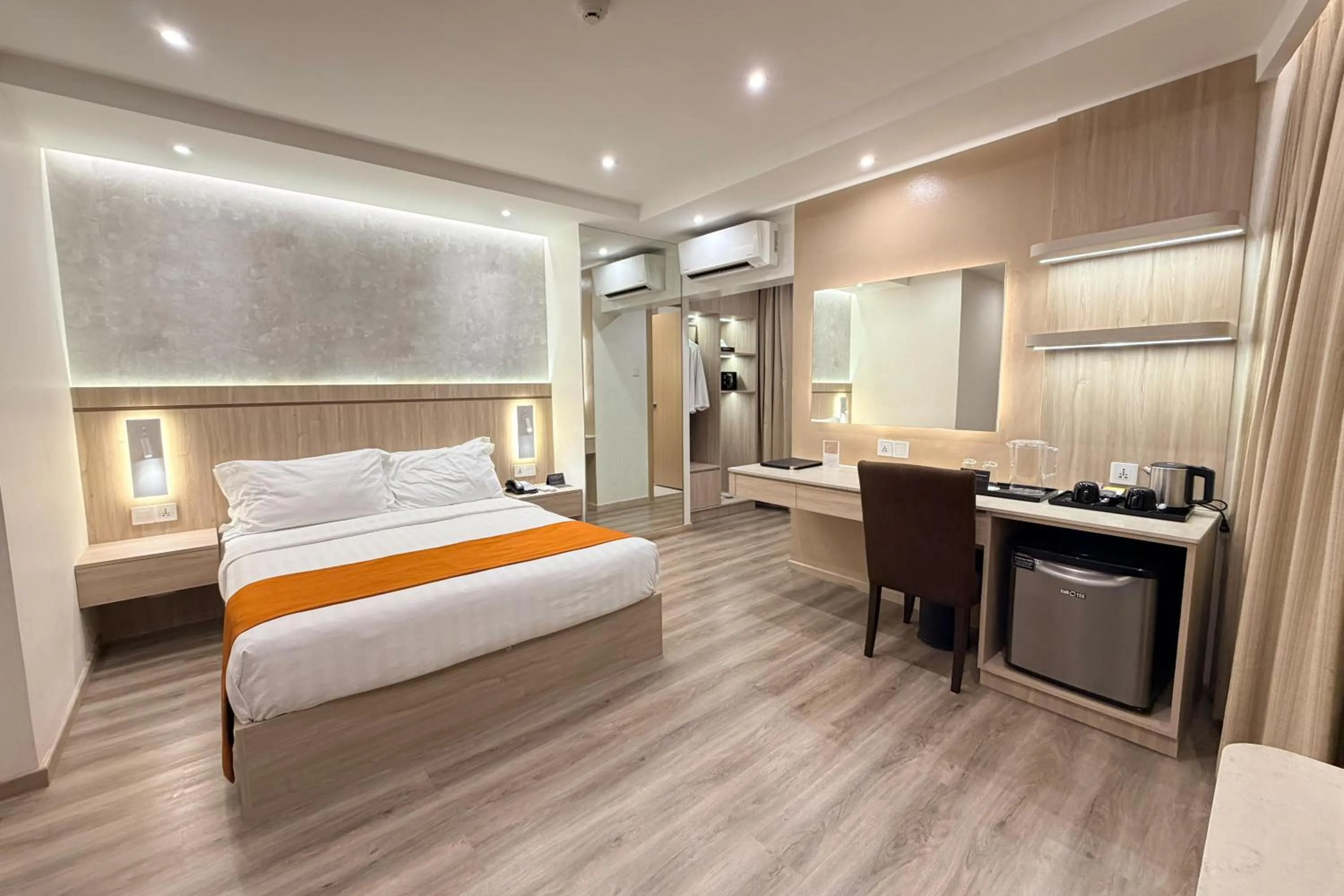 Bed in City Garden Hotel Makati