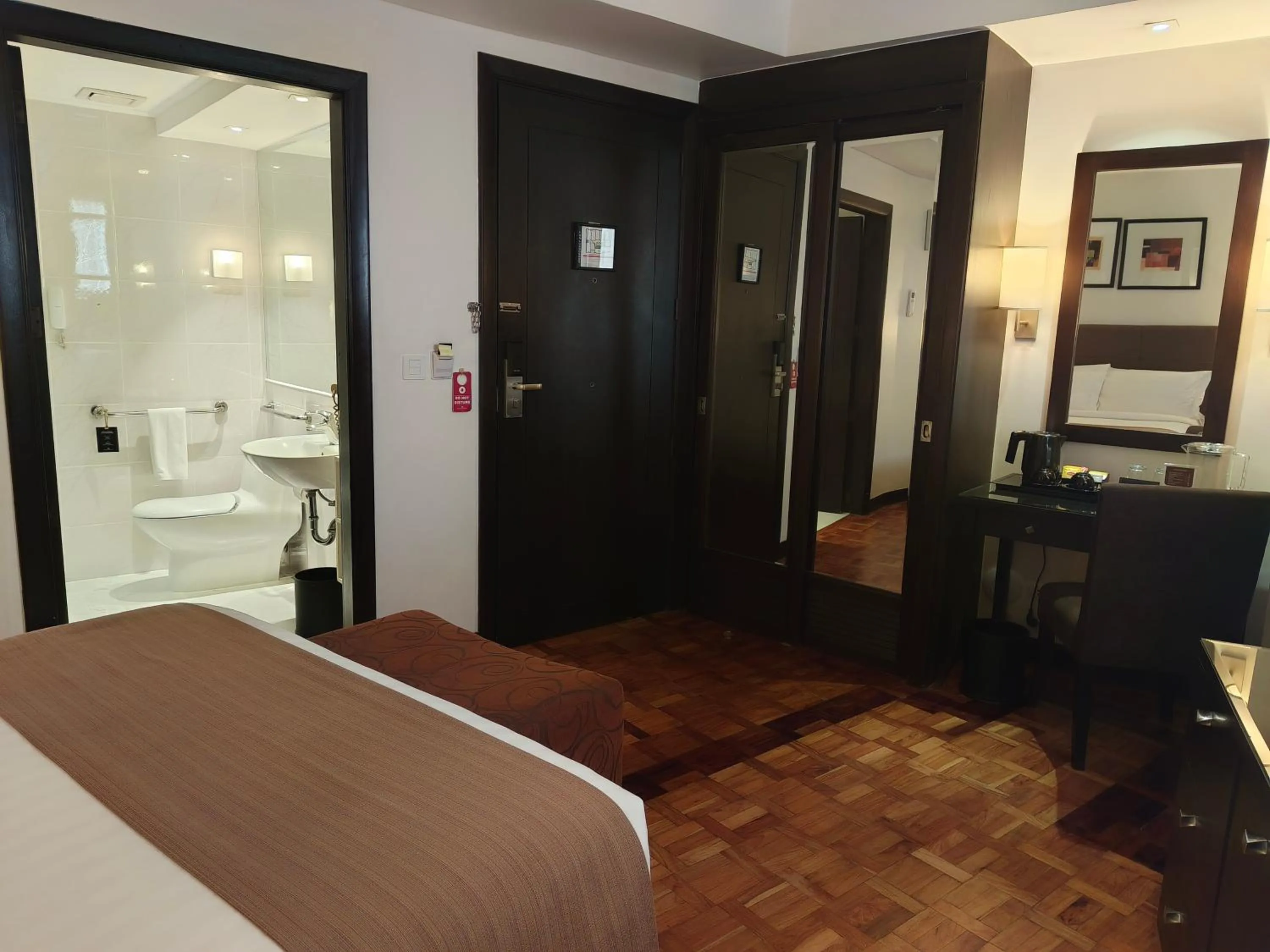 Bed in City Garden Hotel Makati