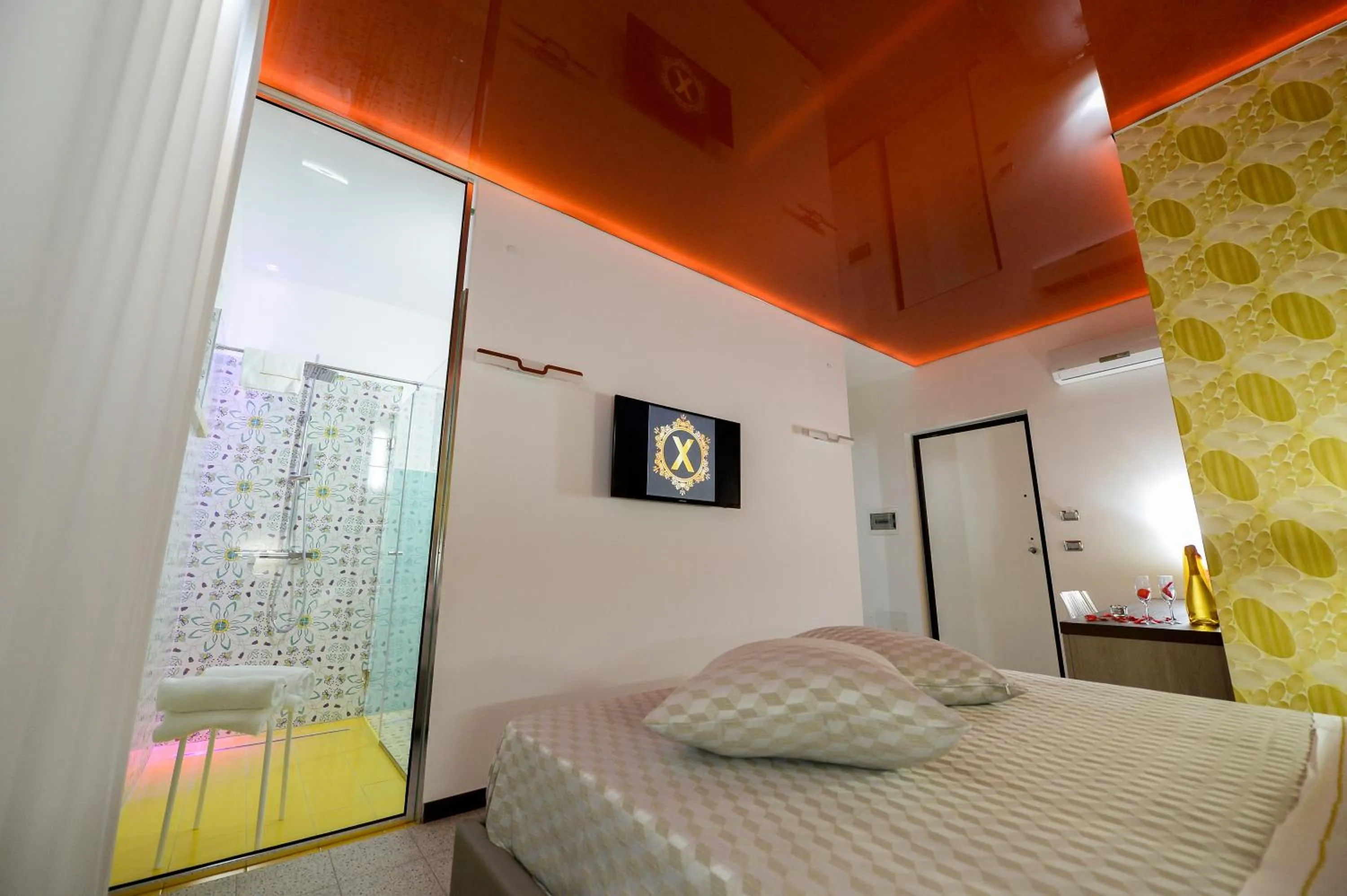 Shower, Bed in X Hotel