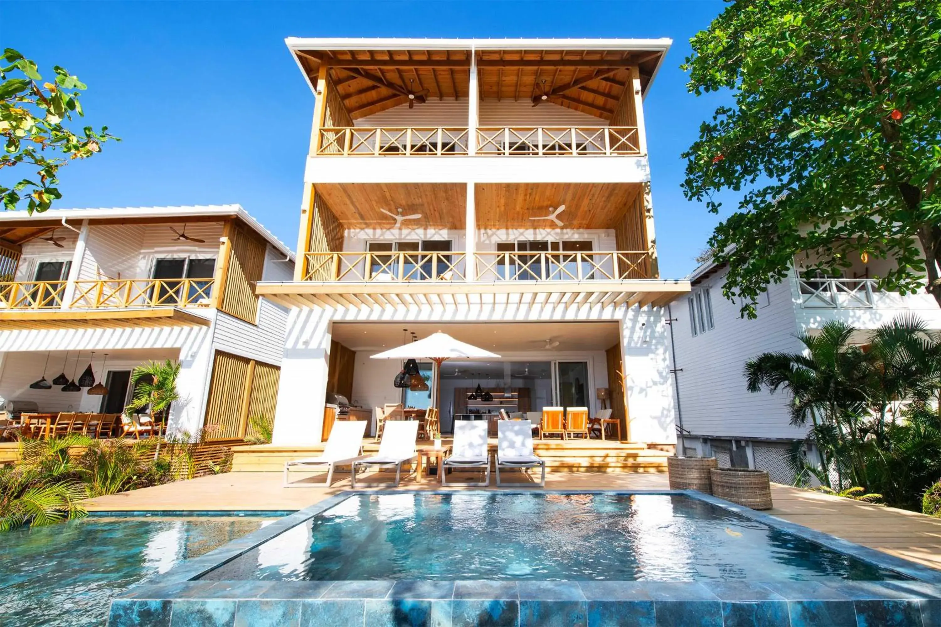 Four-Bedroom Deluxe Home - Oceanfront in Ibagari Boutique Hotel Four-Bedroom Deluxe Home - Oceanfront in Ibagari Boutique Hotel