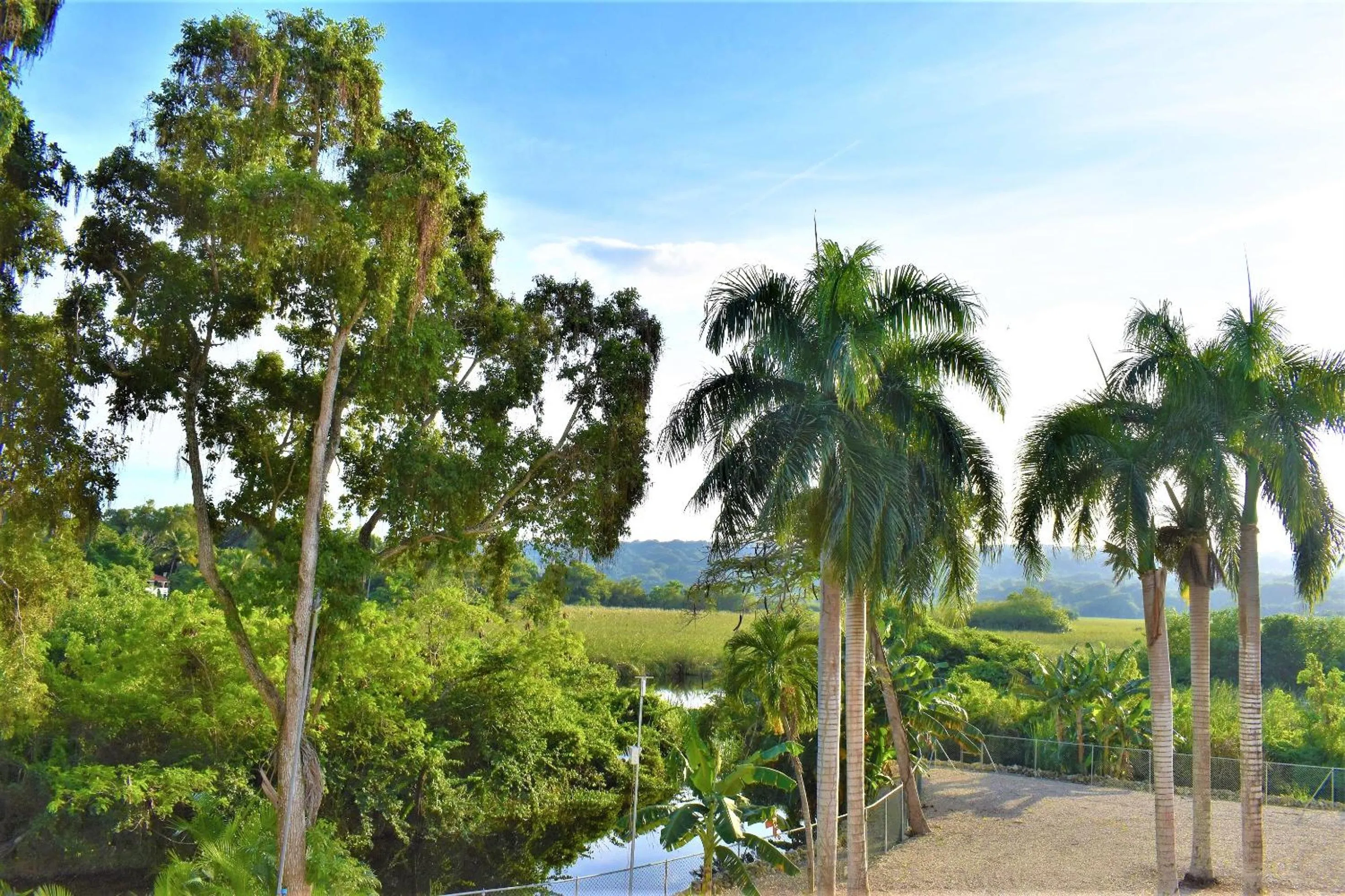 Mountain view in Tropical Casa Laguna