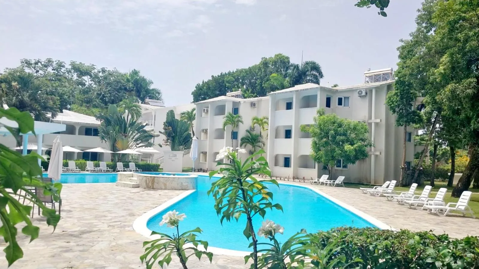 Property building in Tropical Casa Laguna