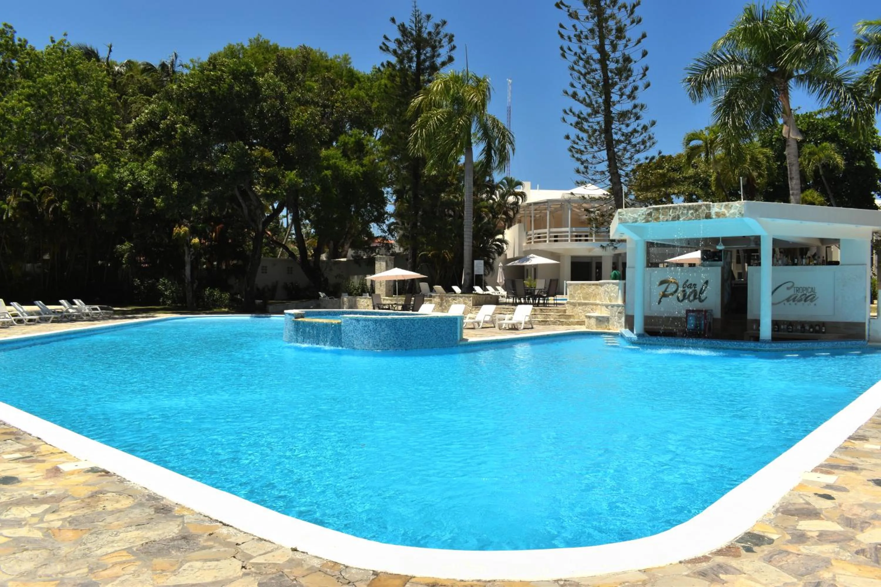 Day in Tropical Casa Laguna