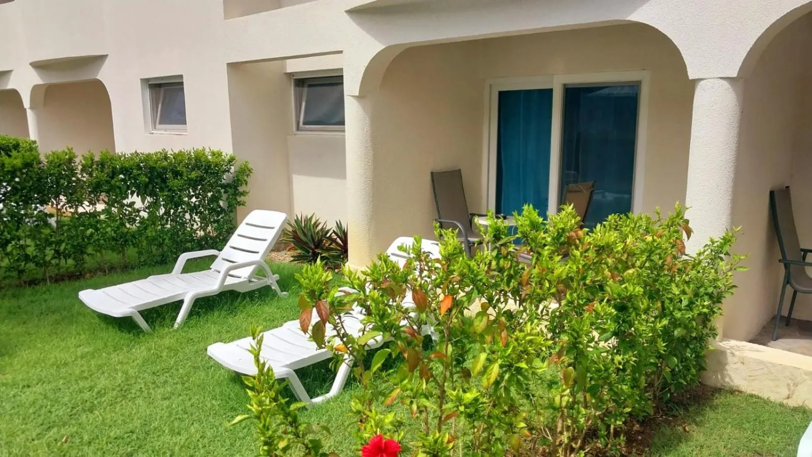 Property building in Tropical Casa Laguna