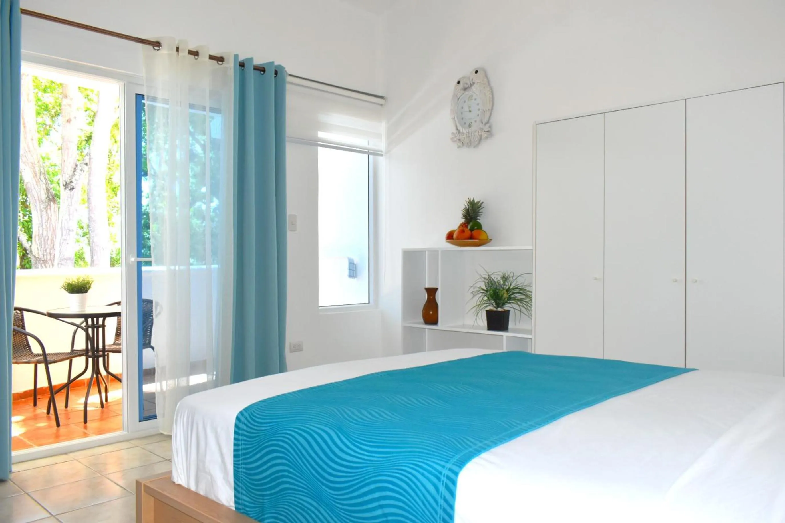 Bed in Tropical Casa Laguna