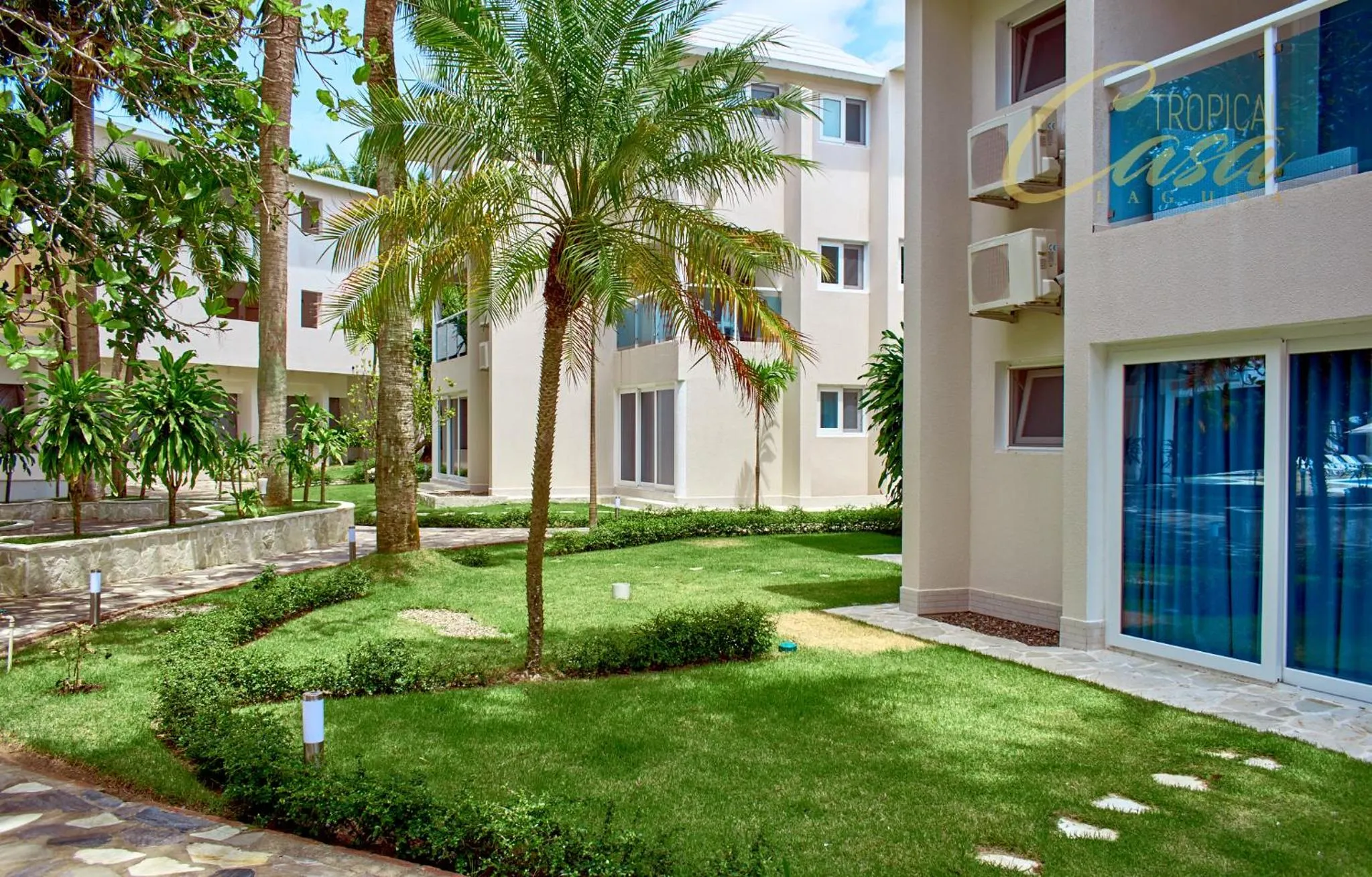 Patio in Tropical Casa Laguna