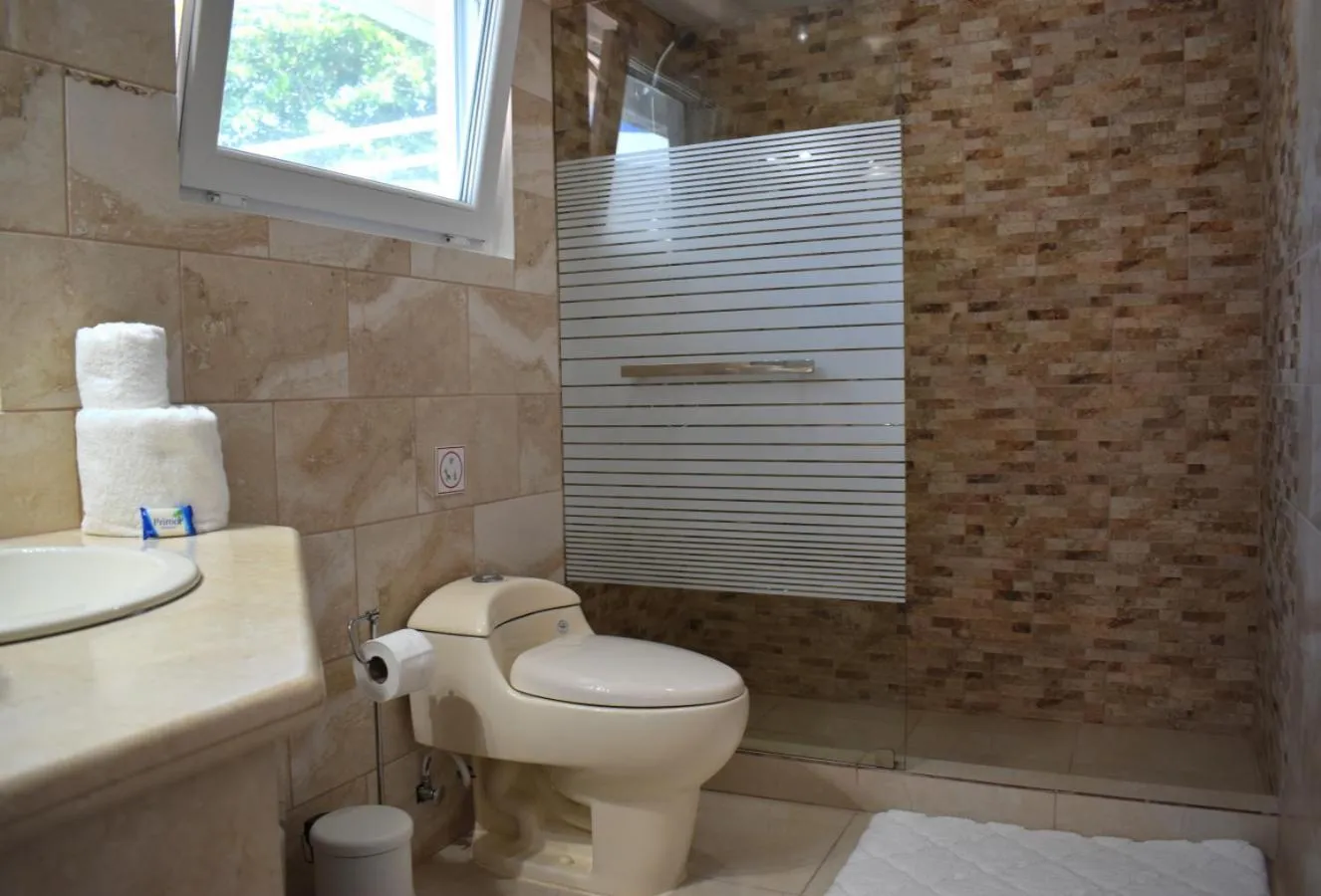 Shower in Tropical Casa Laguna