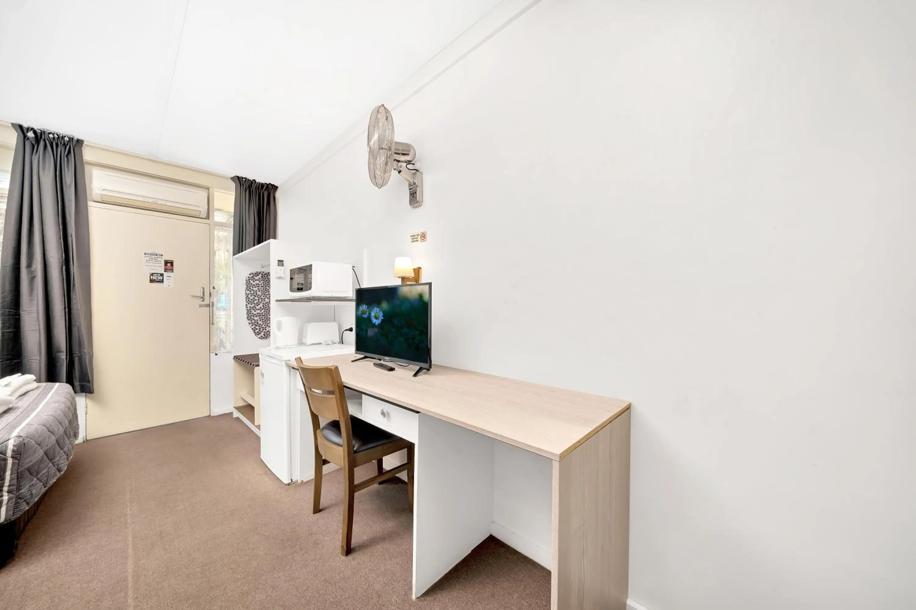 Bed in Central Wangaratta Motel