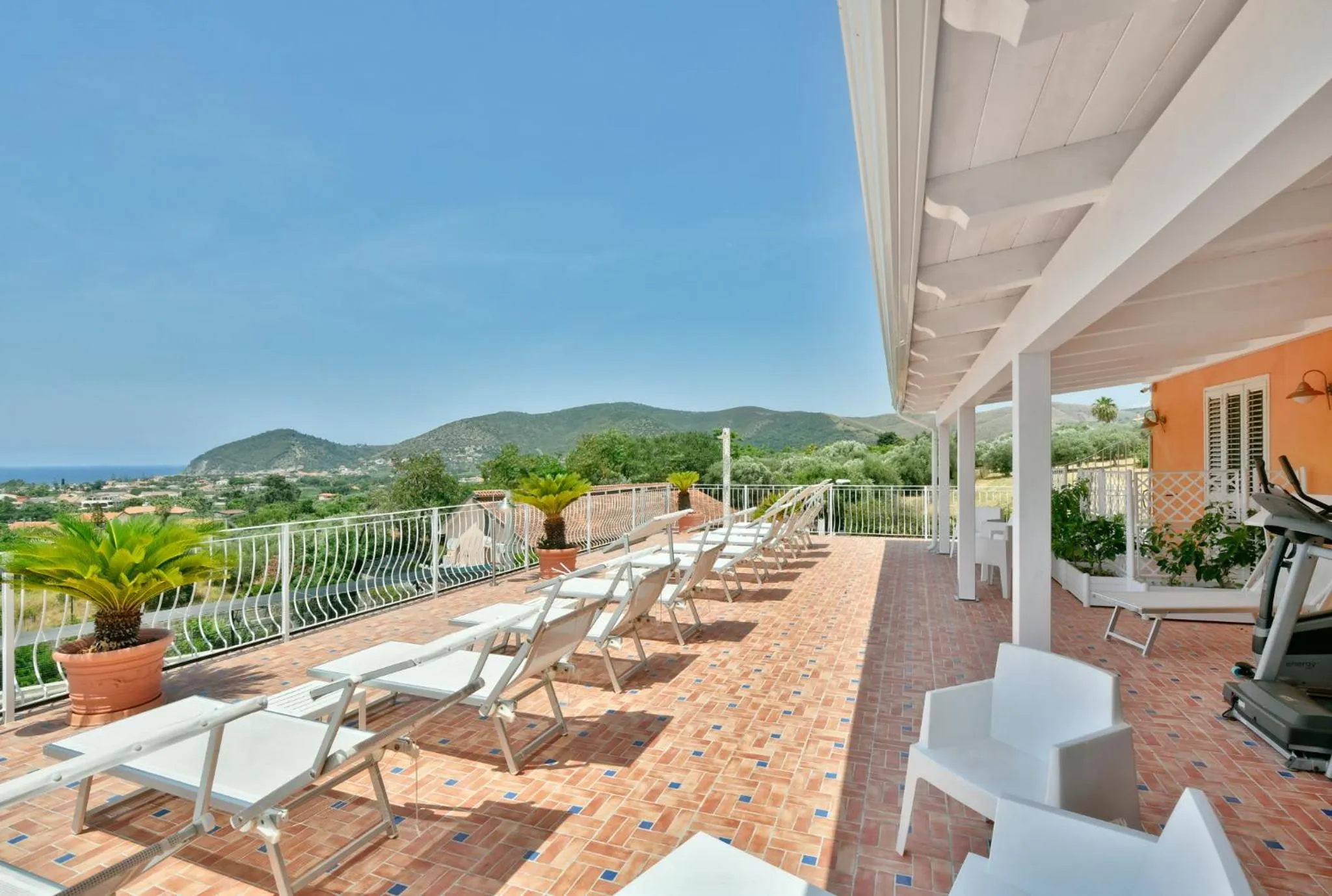Patio in Hotel Ristorante Colleverde
