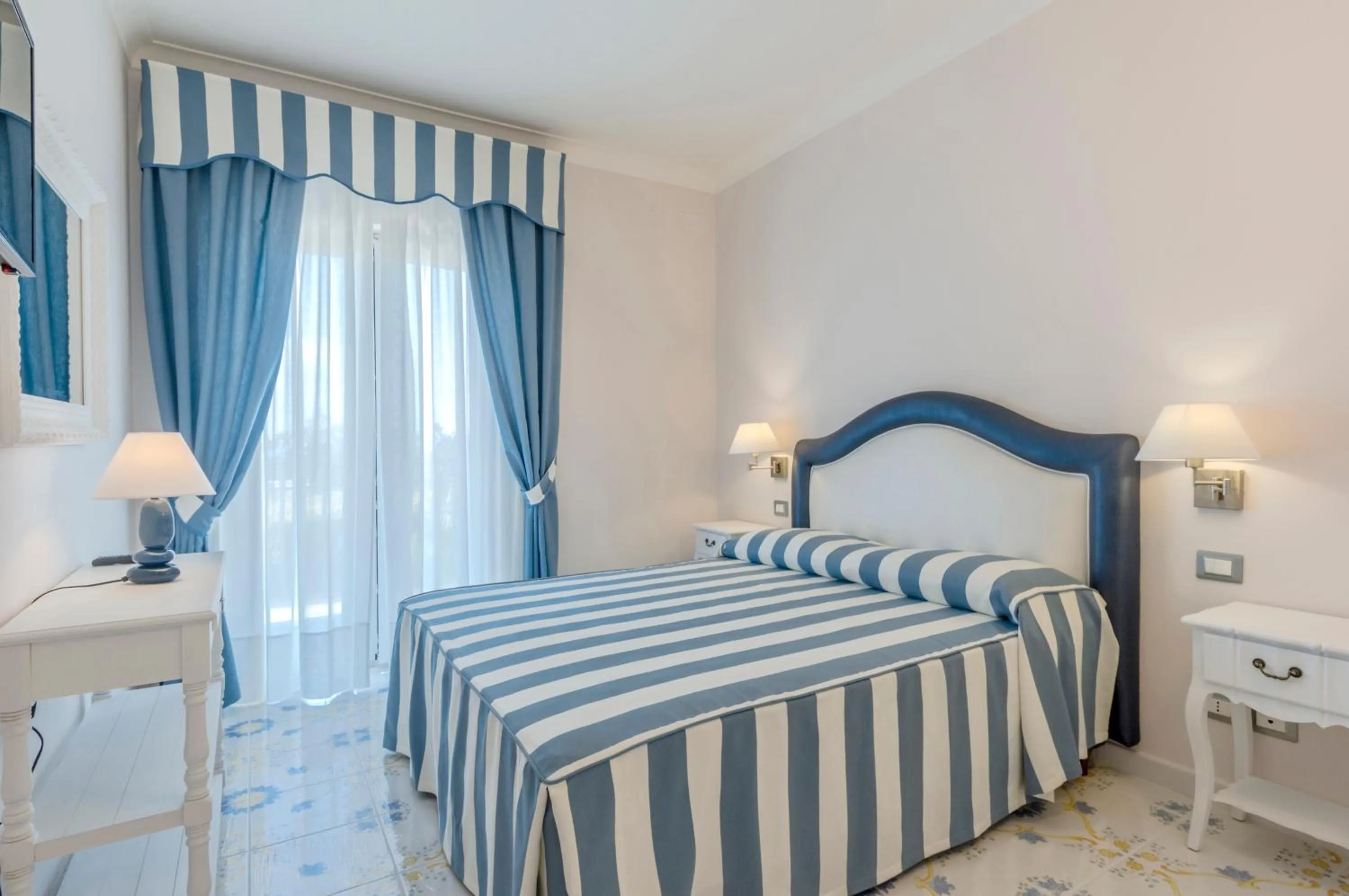 Shower, Bed in Hotel Ristorante Colleverde