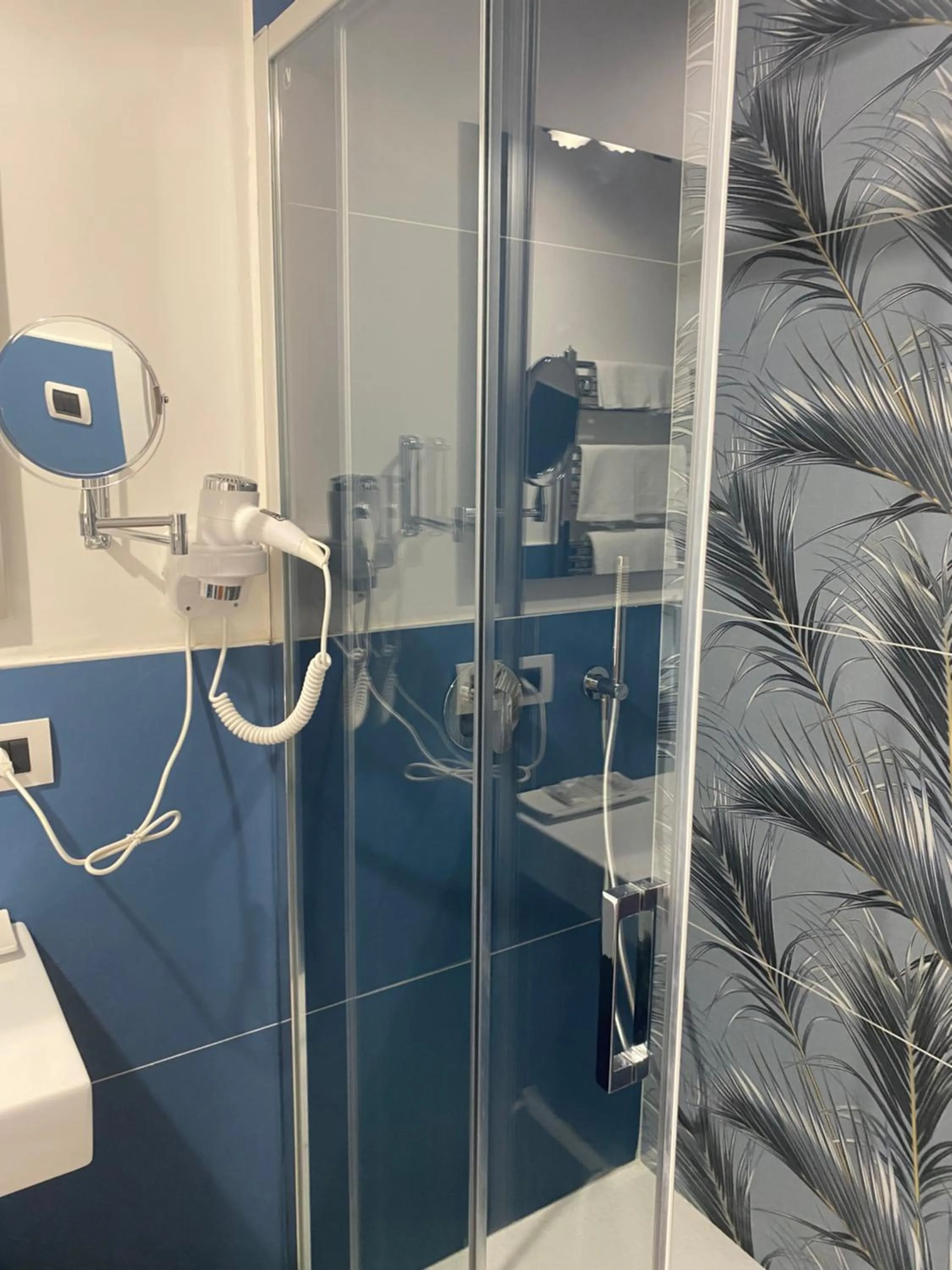 Shower in Hotel Ristorante Colleverde