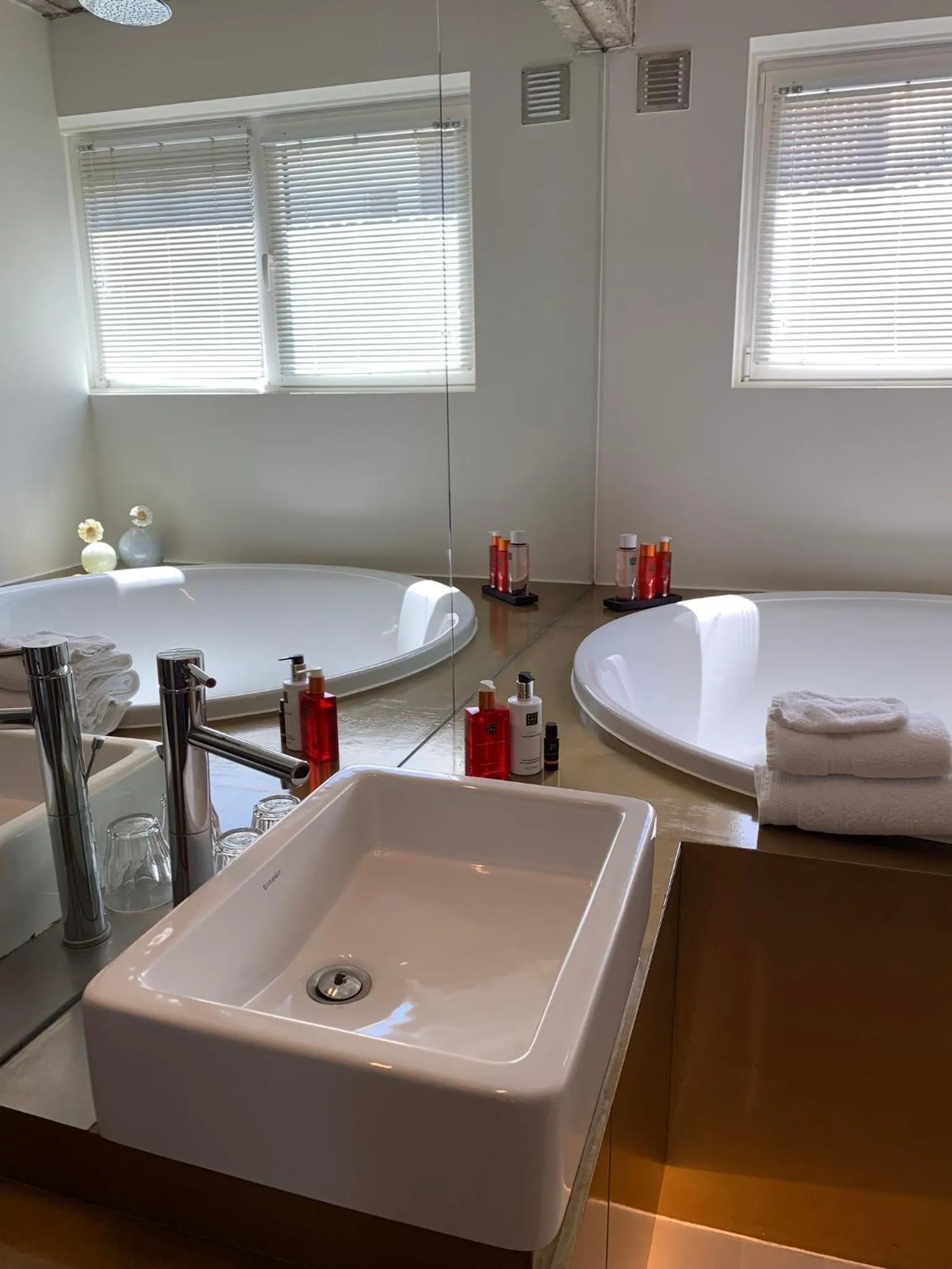 Bathroom, Bed in B&B Yellow Submarine