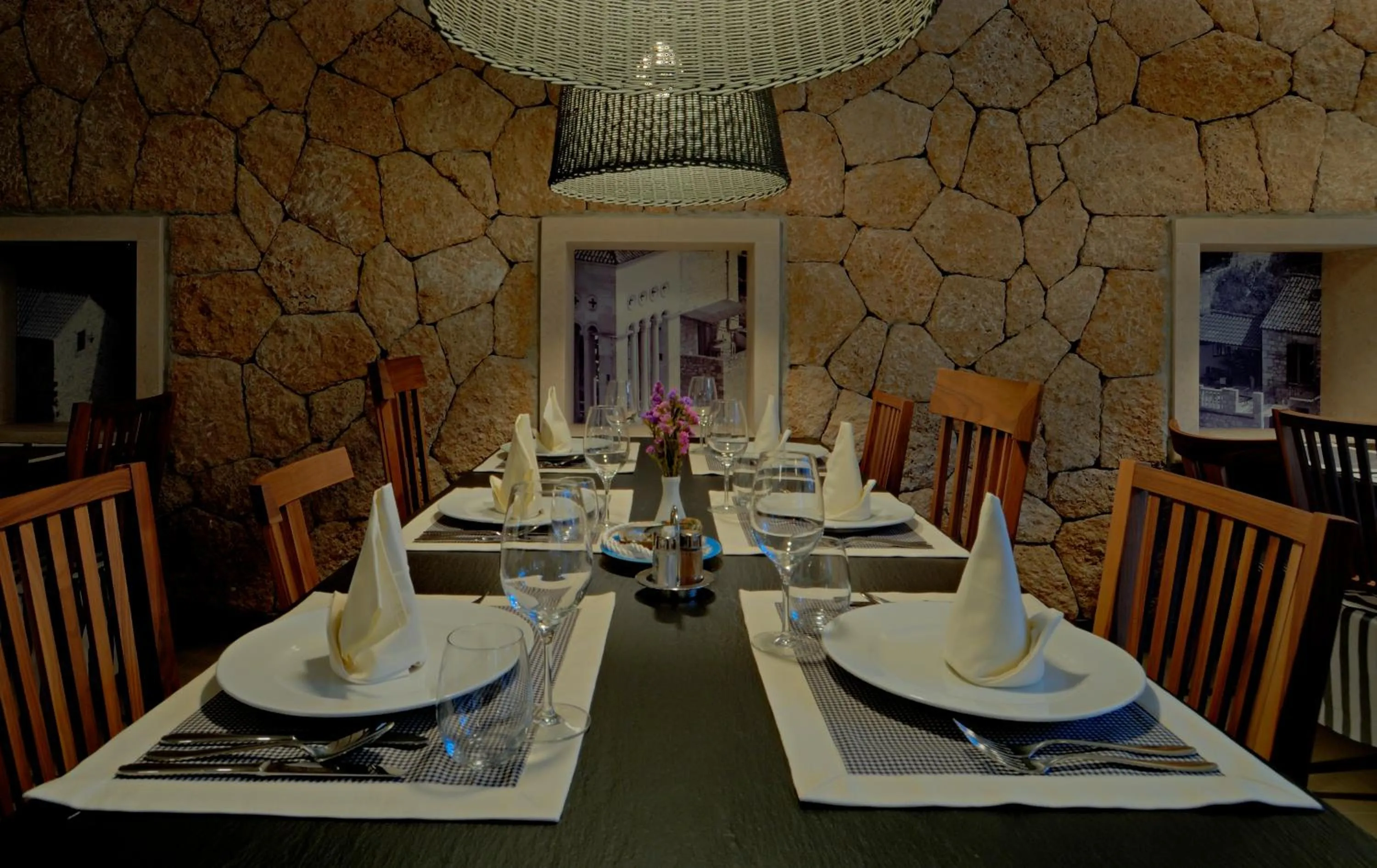 Restaurant/places to eat in Hotel Osejava