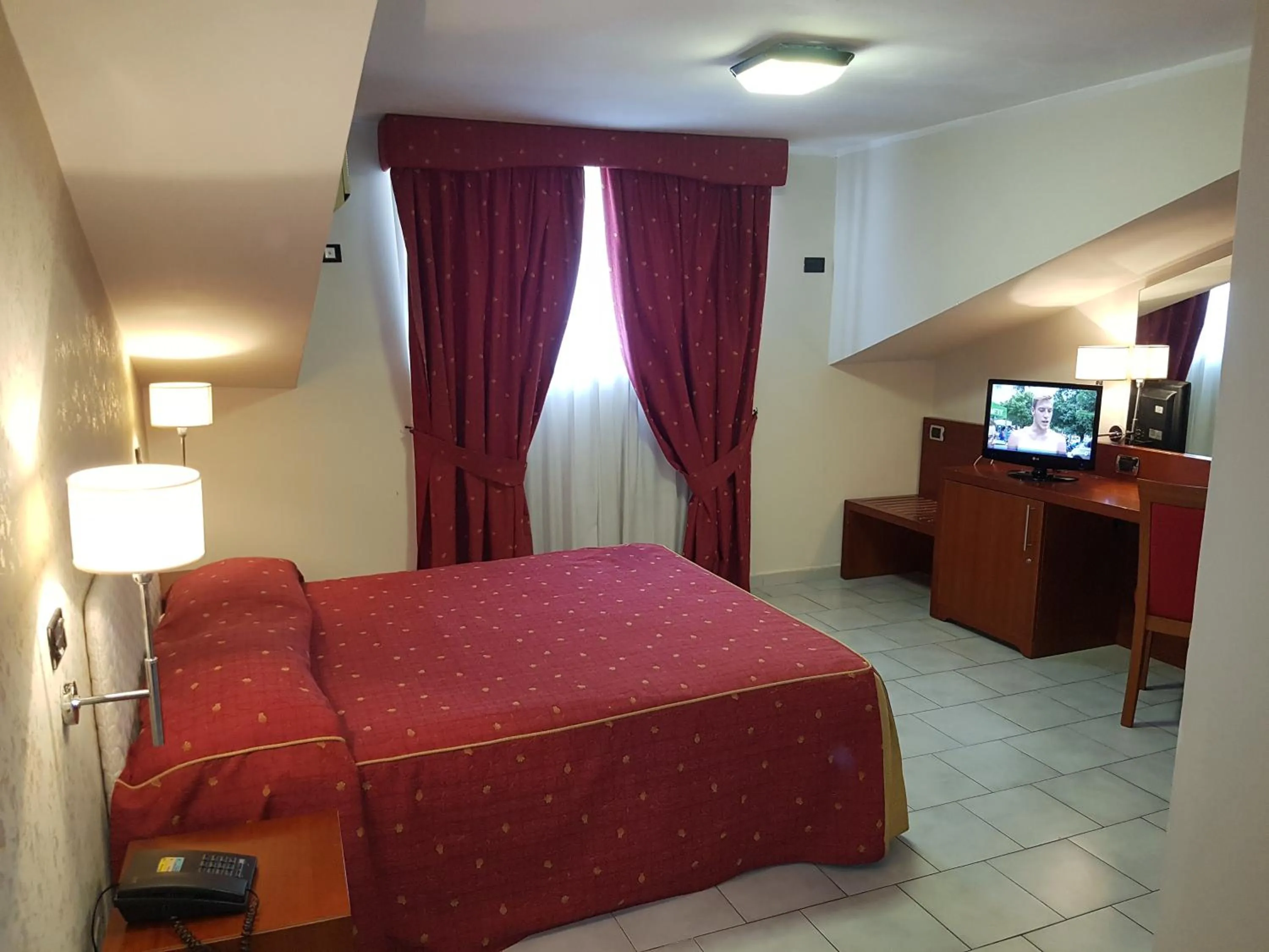 Photo of the whole room in Pisani Hotel