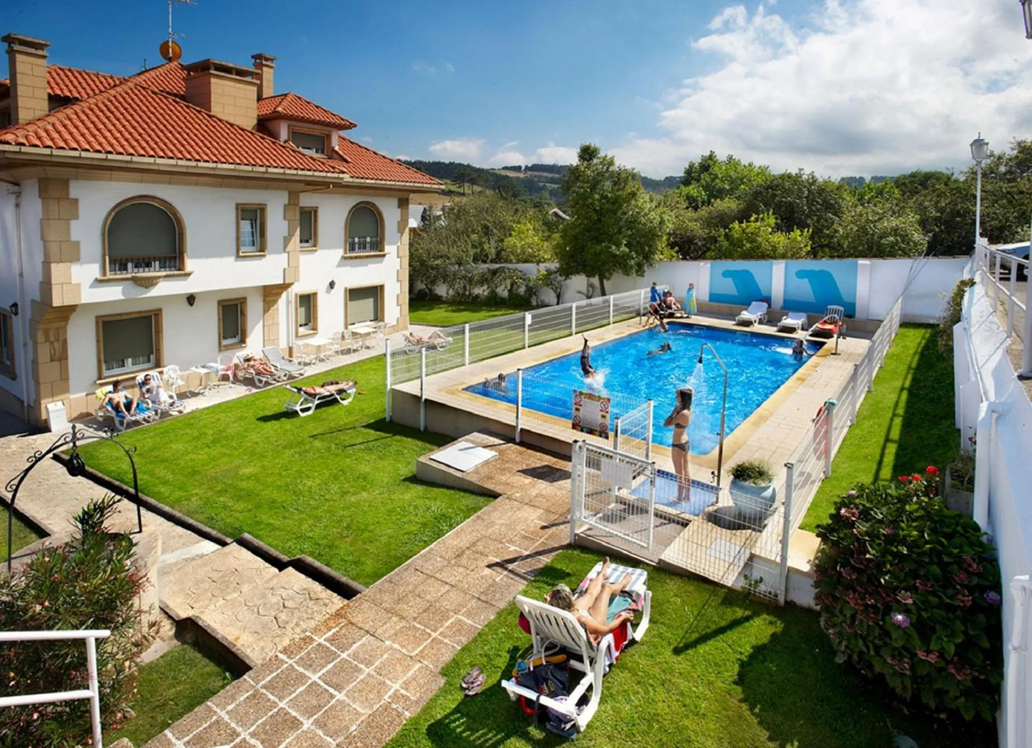 Swimming pool in Hotel y Casona El Carmen