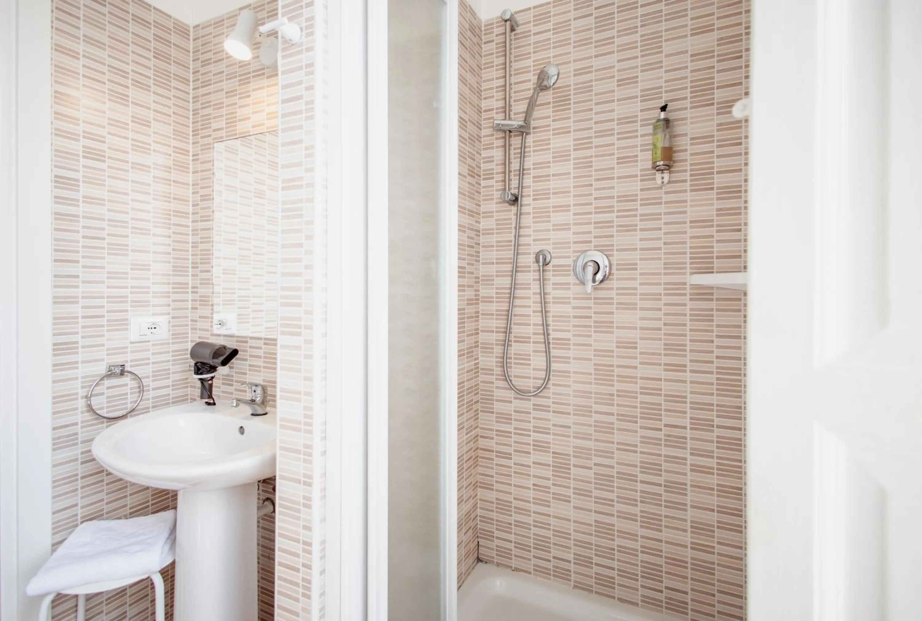 Shower in B&B Toscana