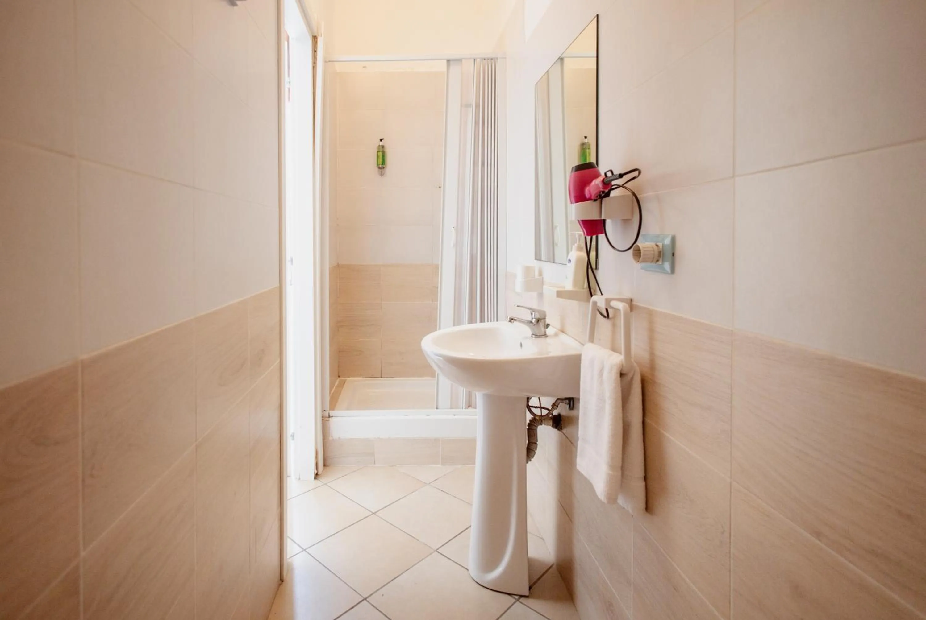 Shower in B&B Toscana