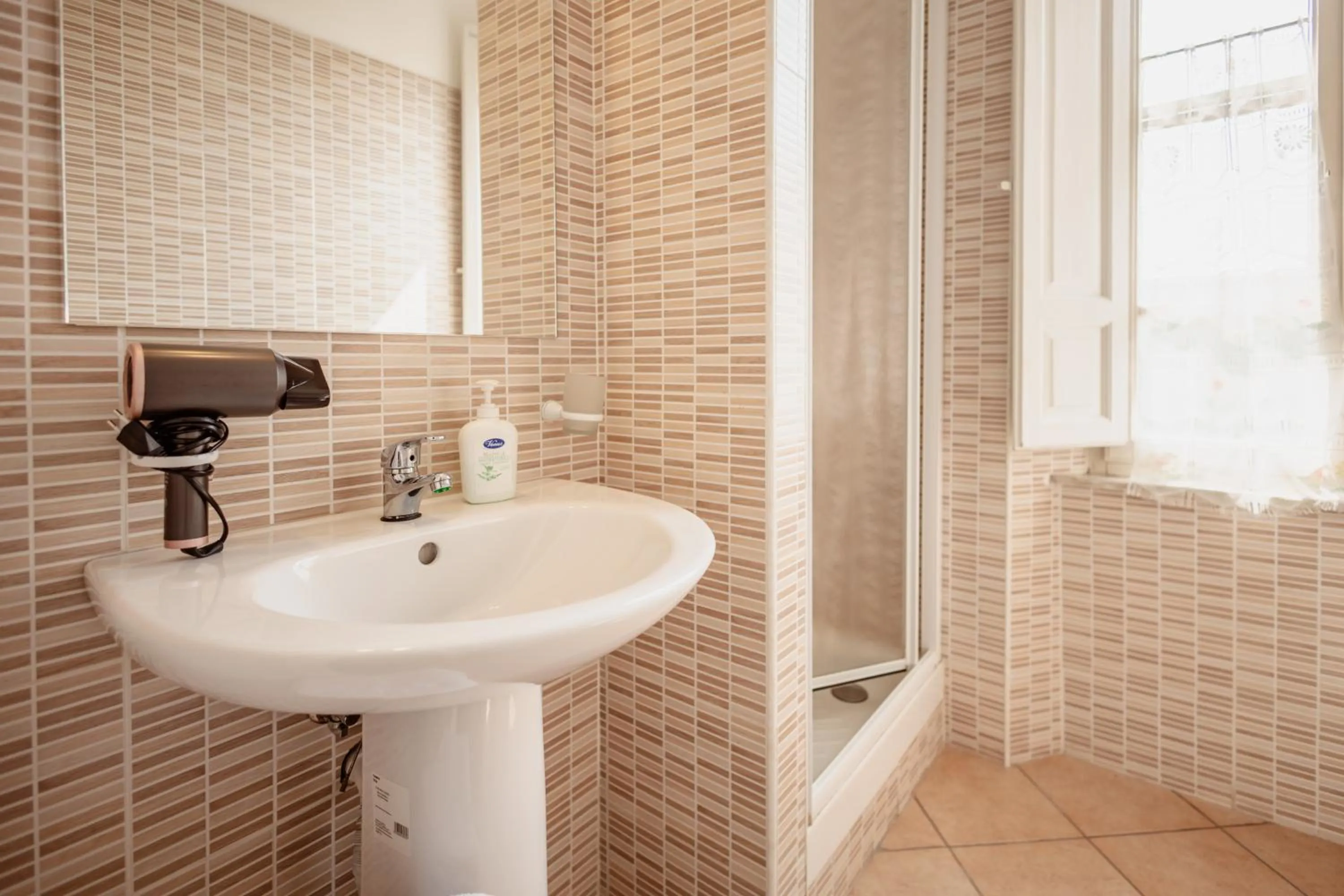 Shower in B&B Toscana