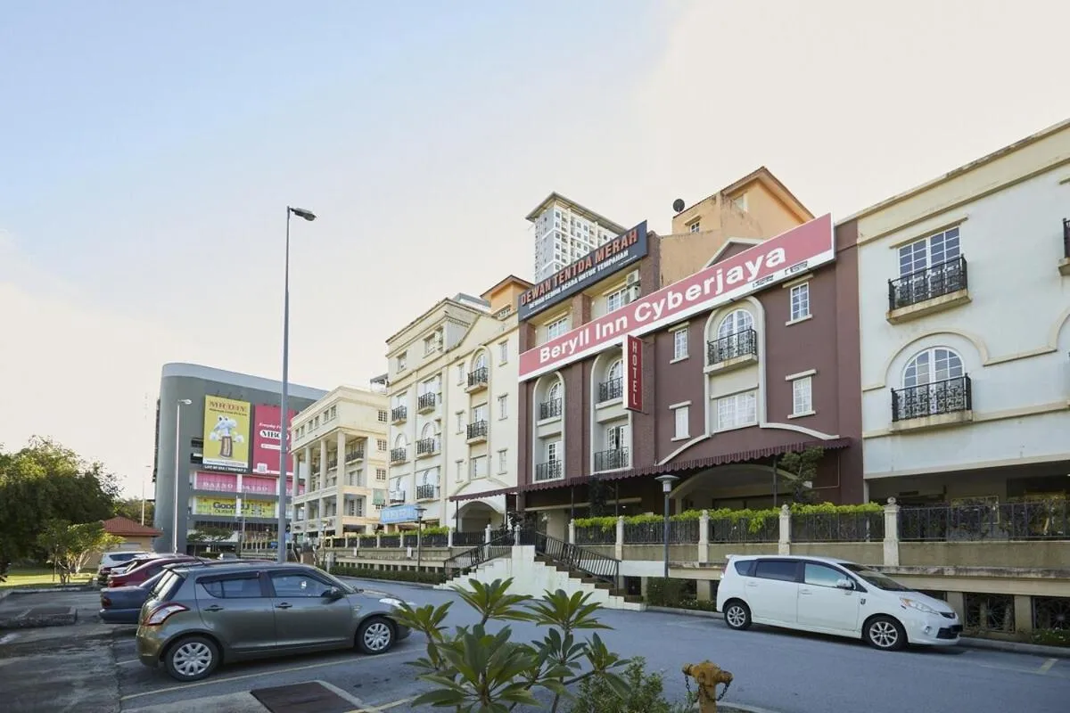 Property building in Beryll Inn Cyberjaya Hotel