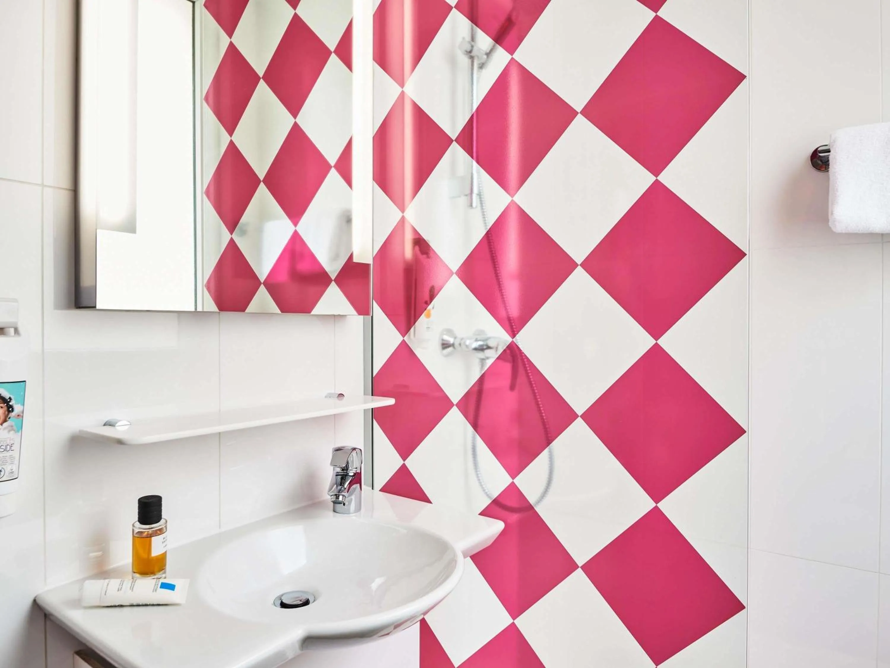 Bedroom in ibis Styles Paris Alesia Montparnasse