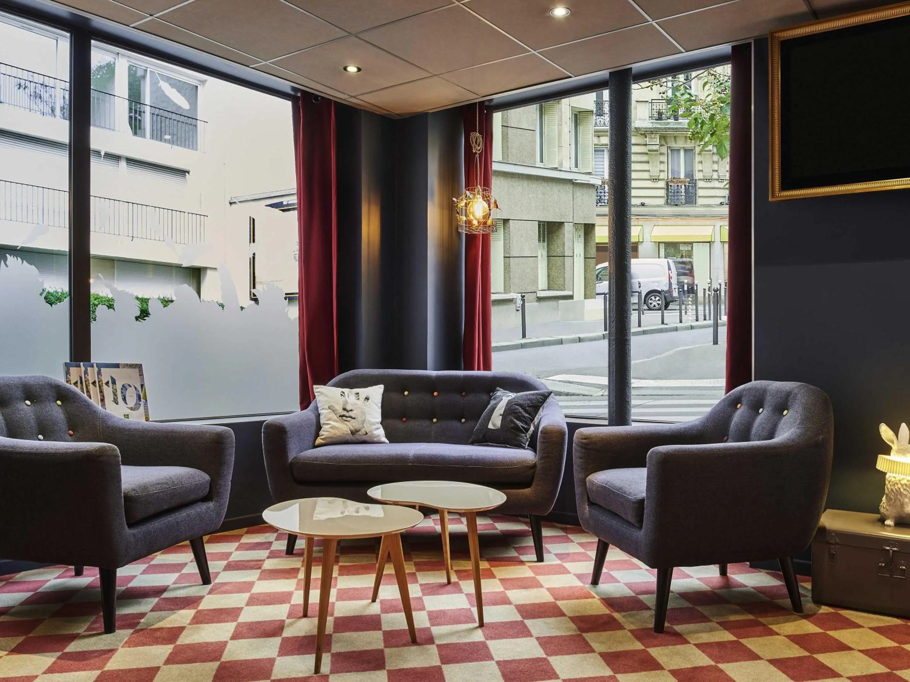 Lounge or bar in ibis Styles Paris Alesia Montparnasse
