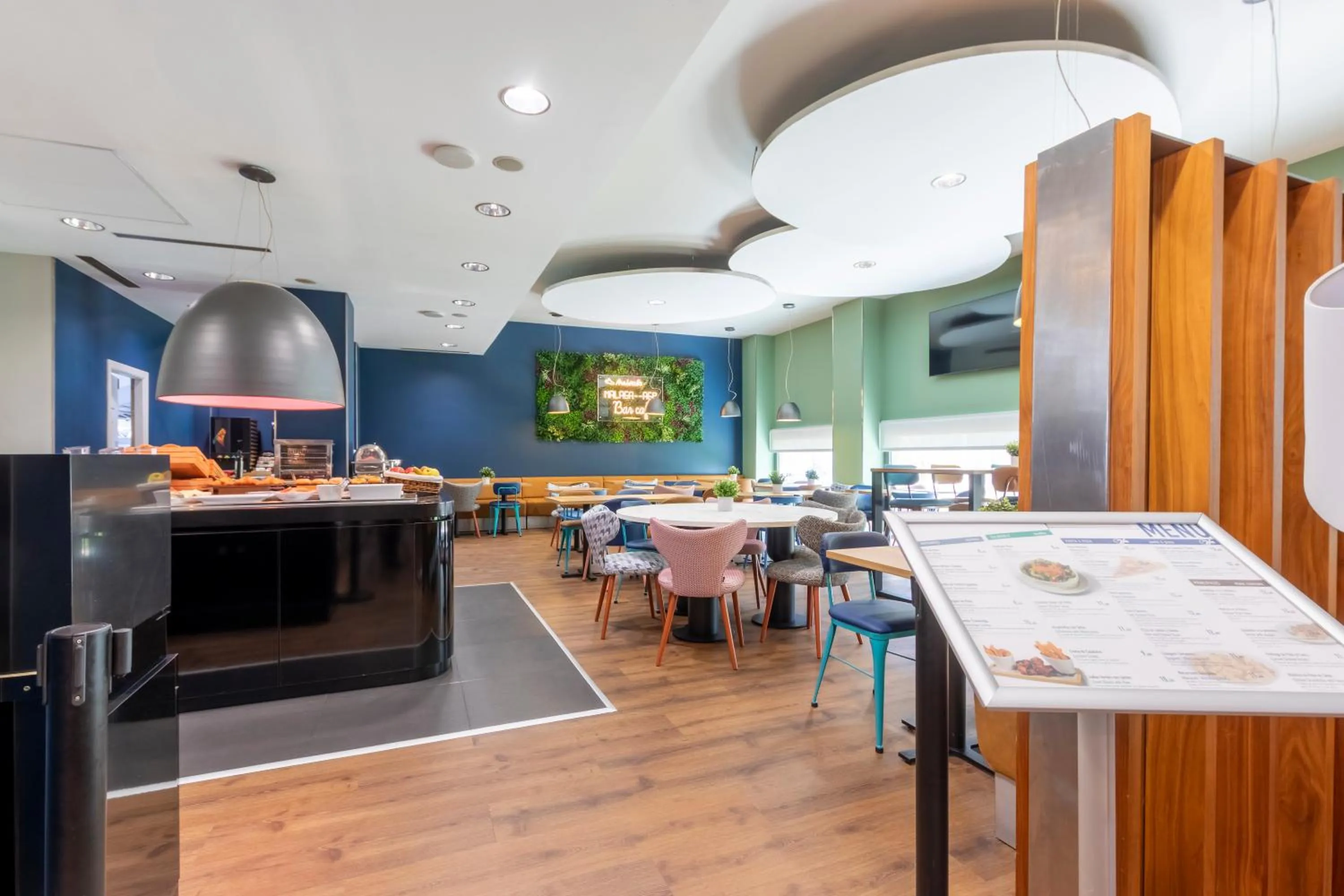 Restaurant/places to eat in Travelodge Málaga Airport