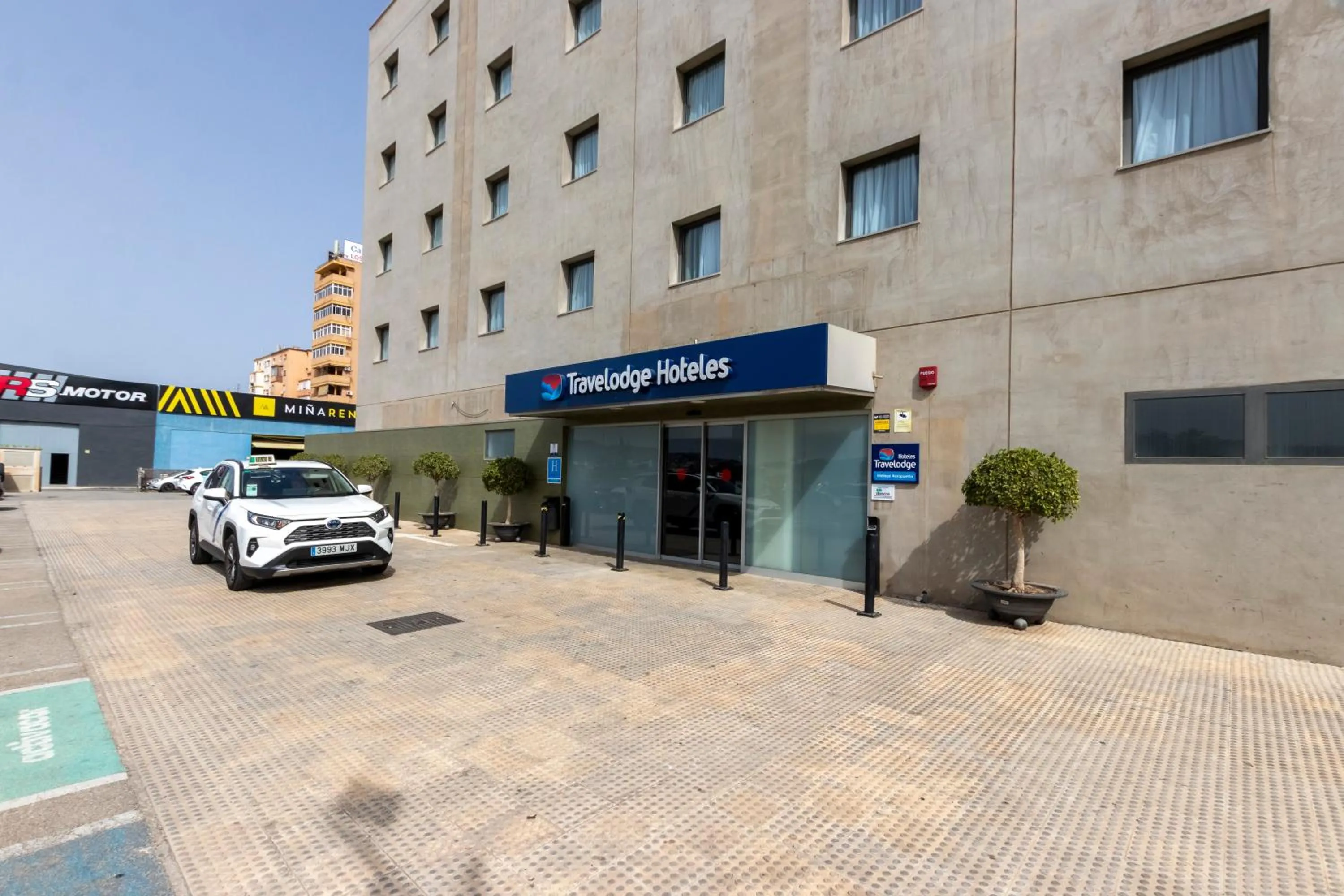 Facade/entrance in Travelodge Málaga Airport