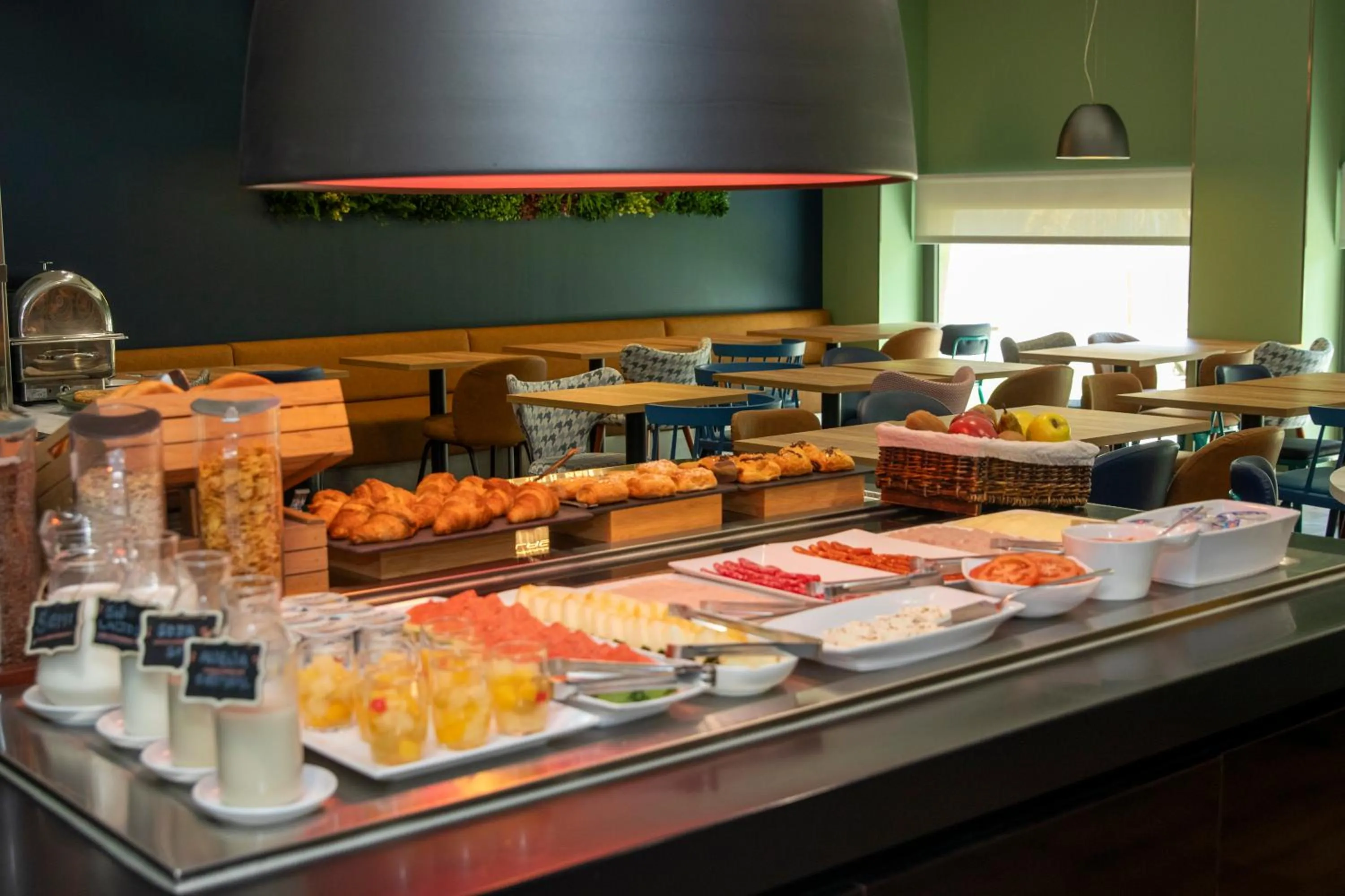 Buffet breakfast in Travelodge Málaga Airport