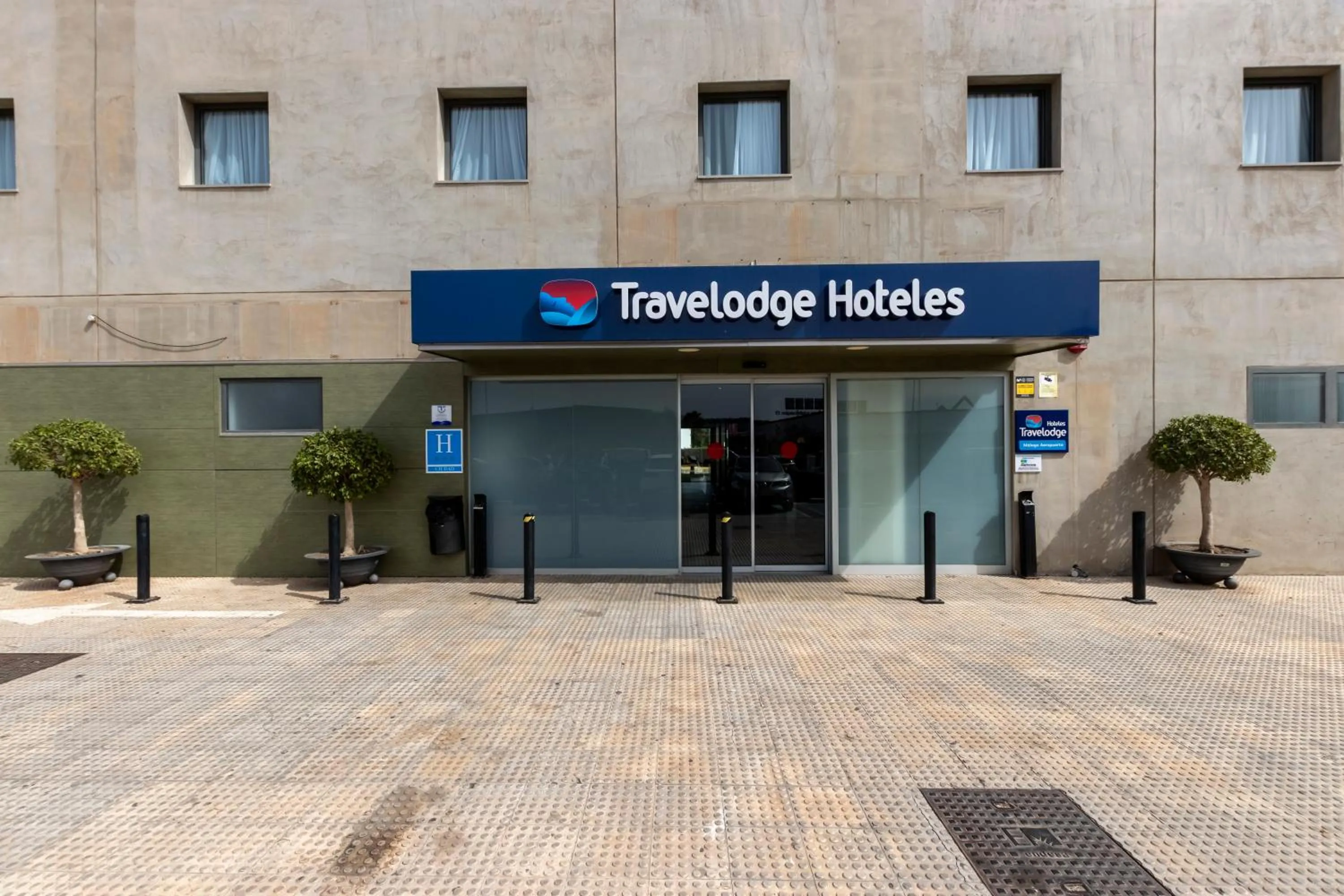 Facade/entrance in Travelodge Málaga Airport
