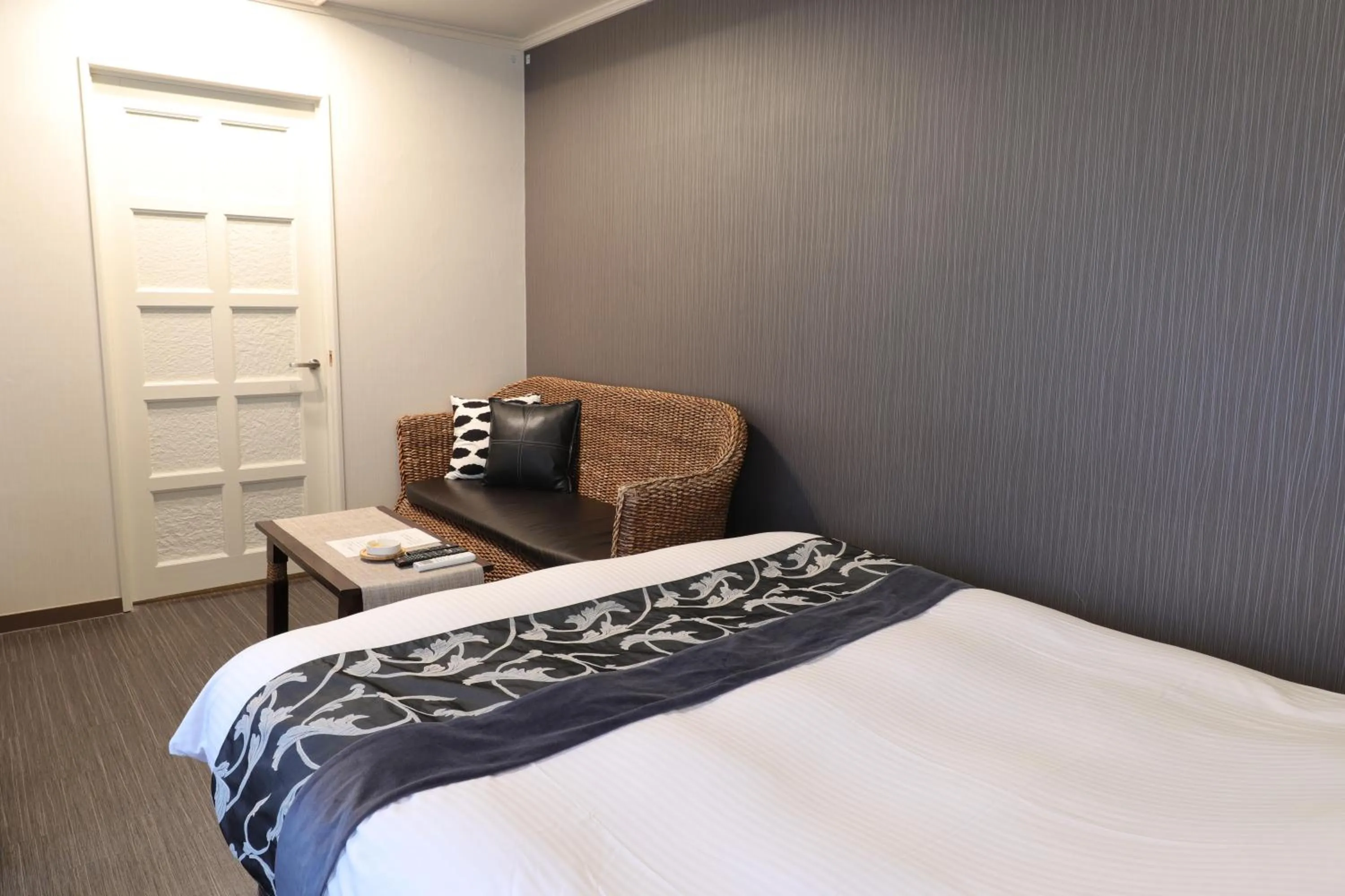 Photo of the whole room, Bed in Spa & HOTEL La fontaine