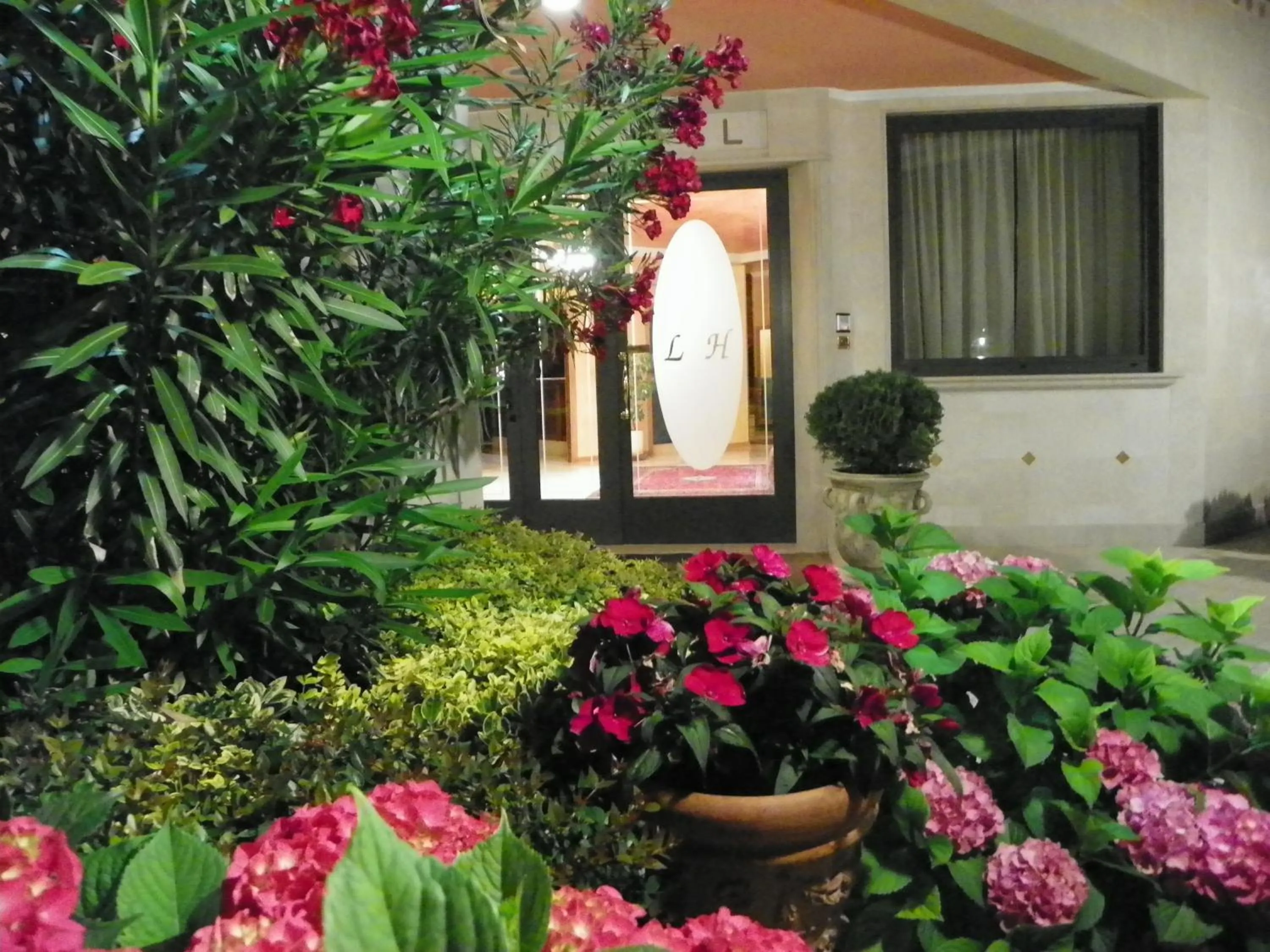Facade/entrance in Hotel Lenotel
