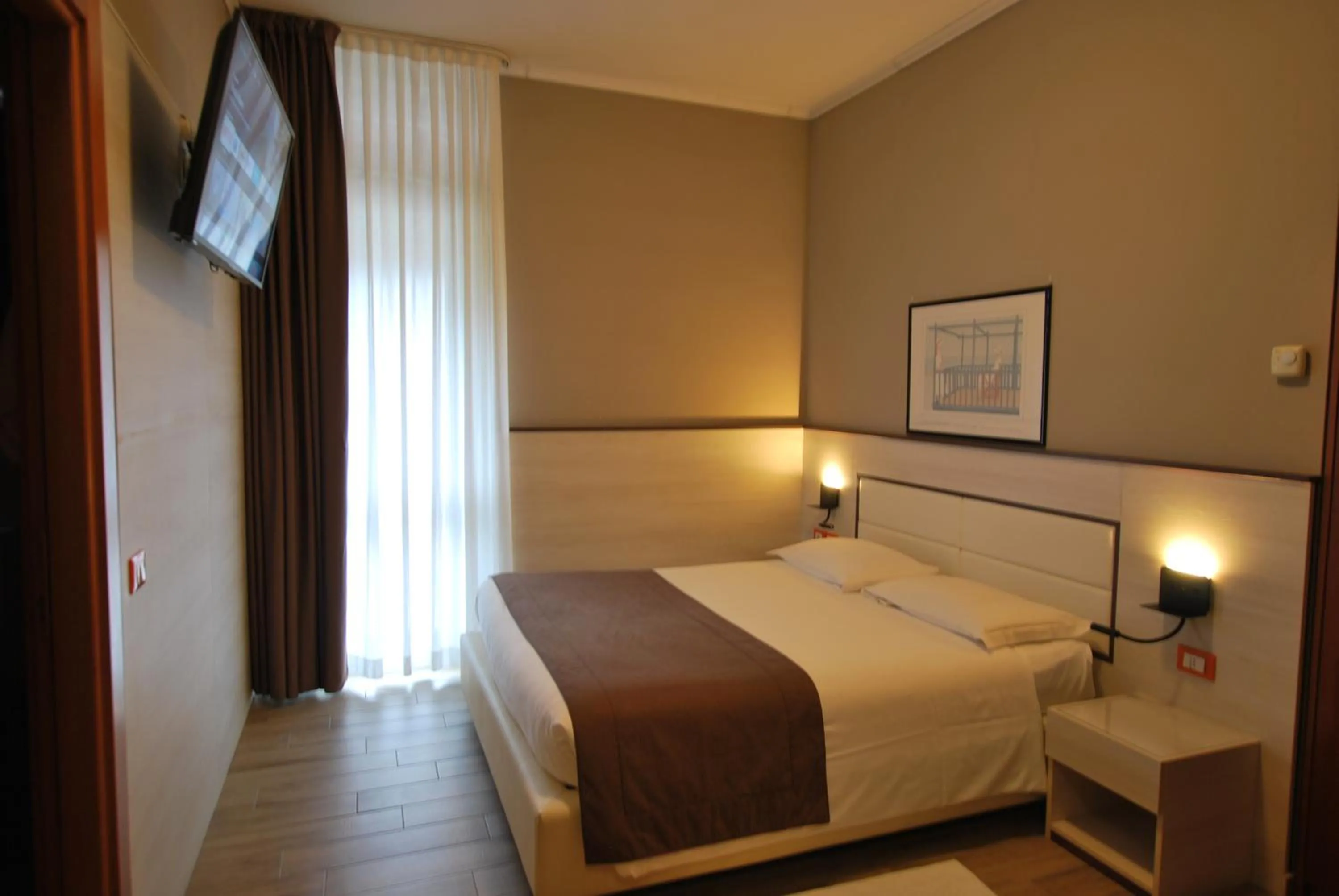 Bed in Hotel Lenotel