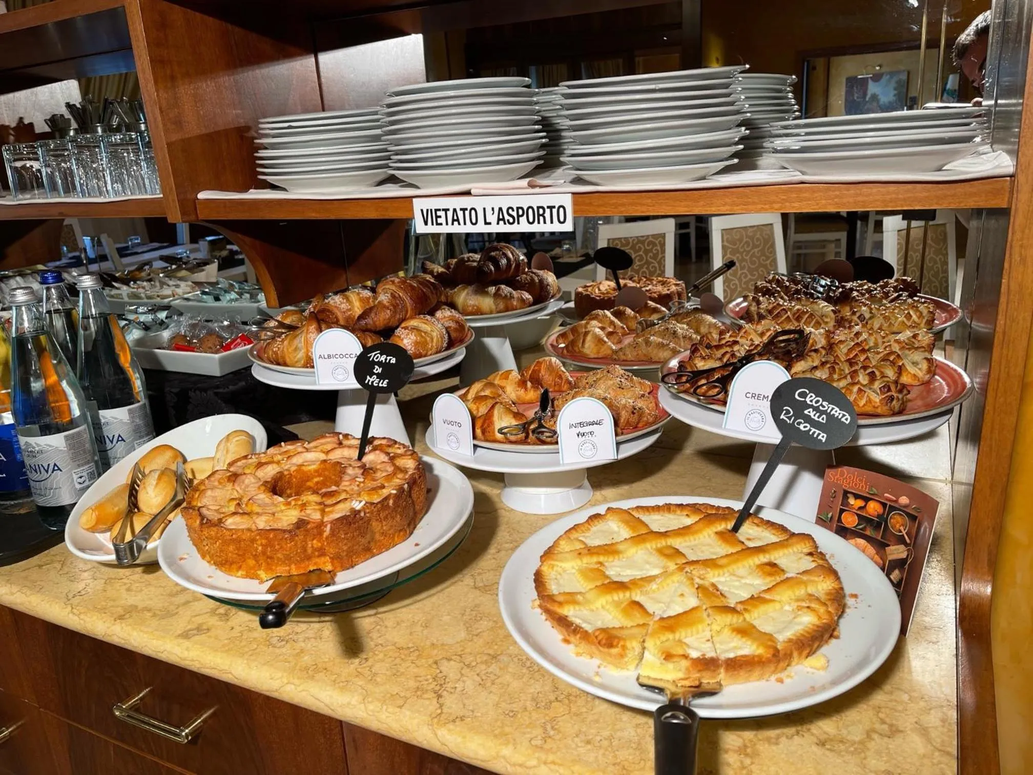 Breakfast in Hotel Lenotel