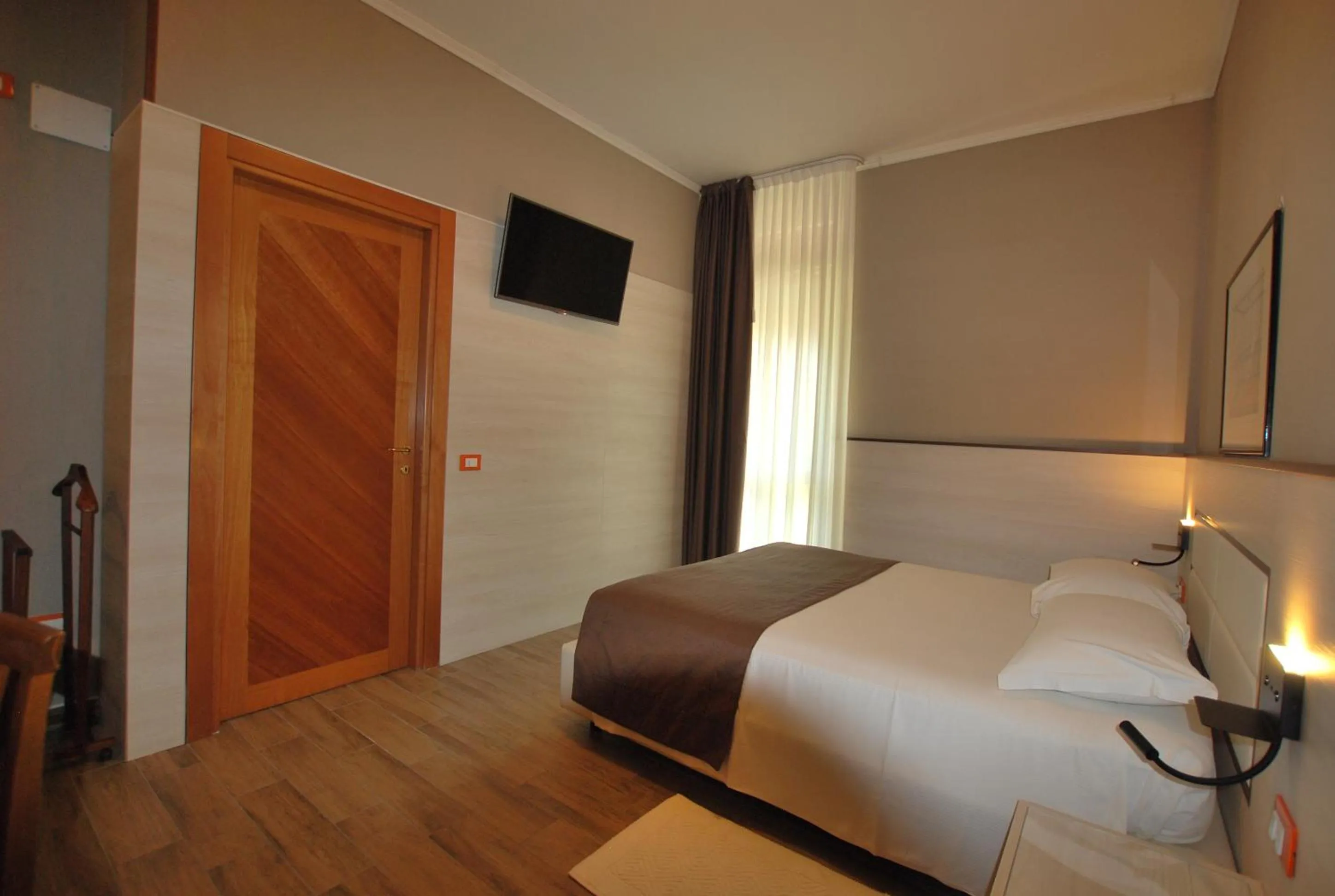 Bed in Hotel Lenotel