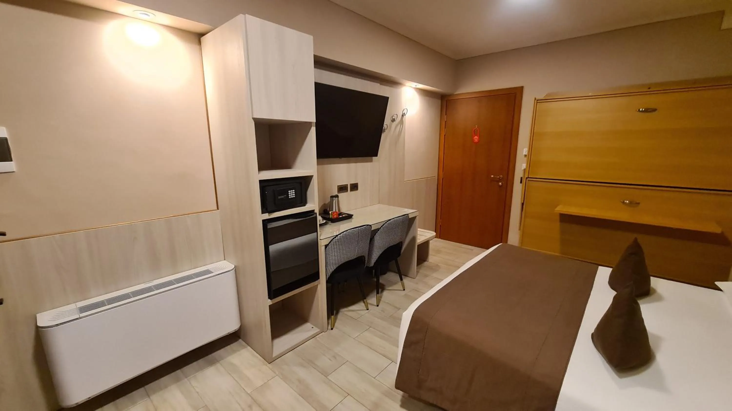 Bed in Hotel Lenotel