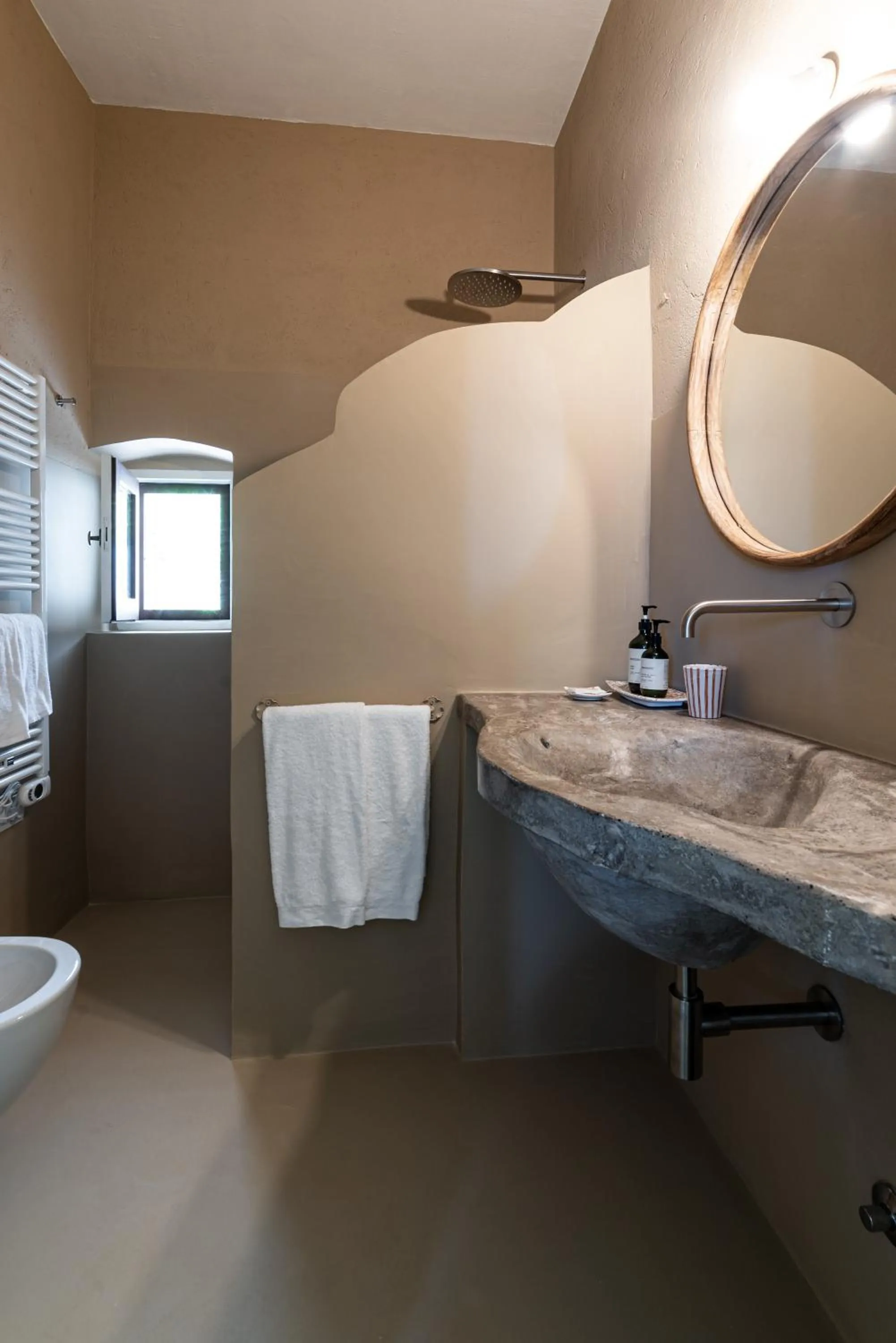 Shower in Masseria Borgo San Marco