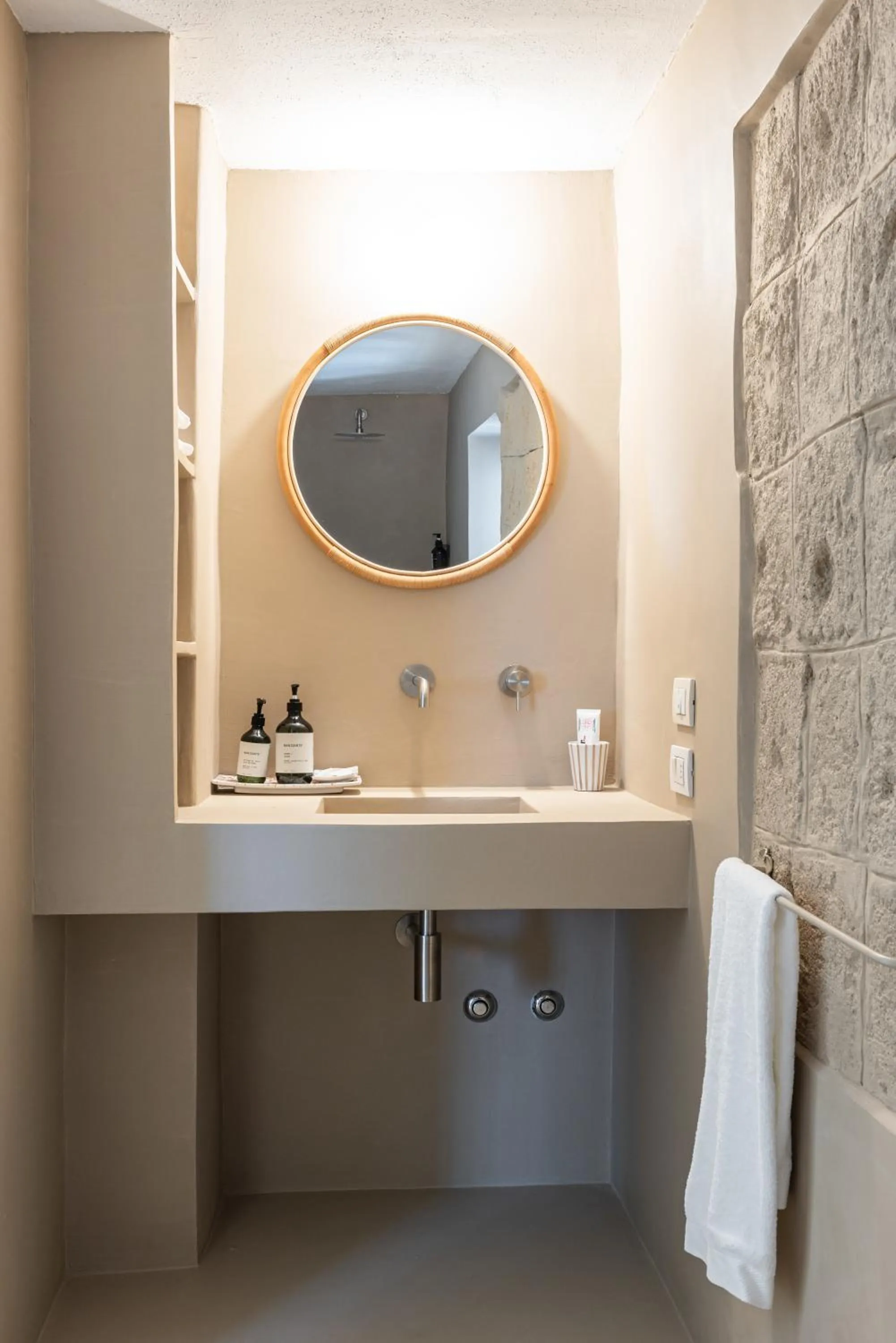 Shower in Masseria Borgo San Marco