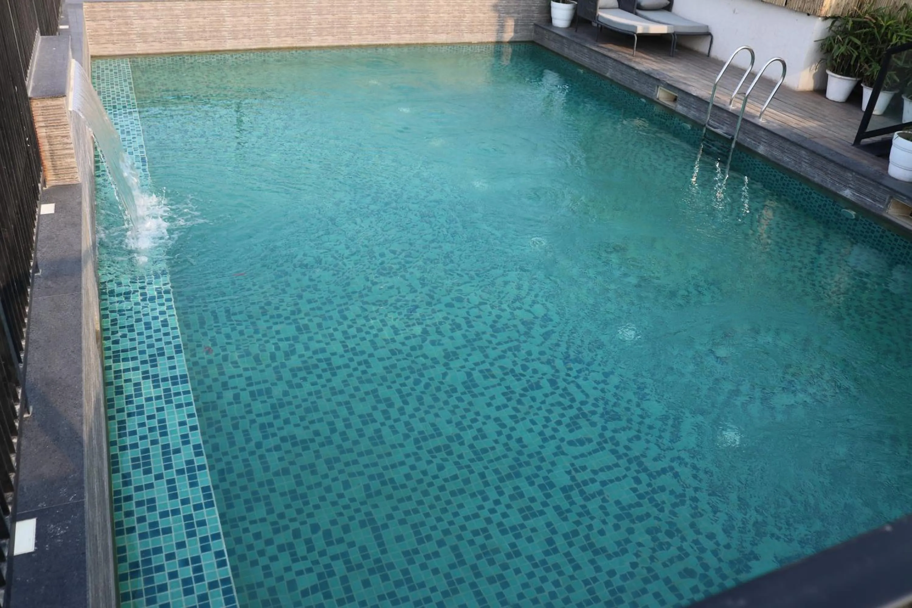 Swimming pool in Comfort Hotel Vista