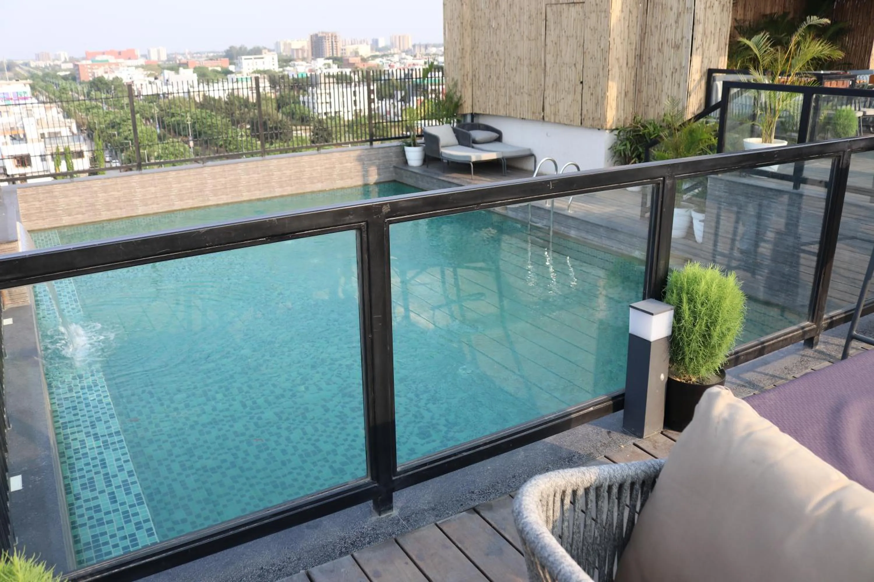 Swimming pool in Comfort Hotel Vista