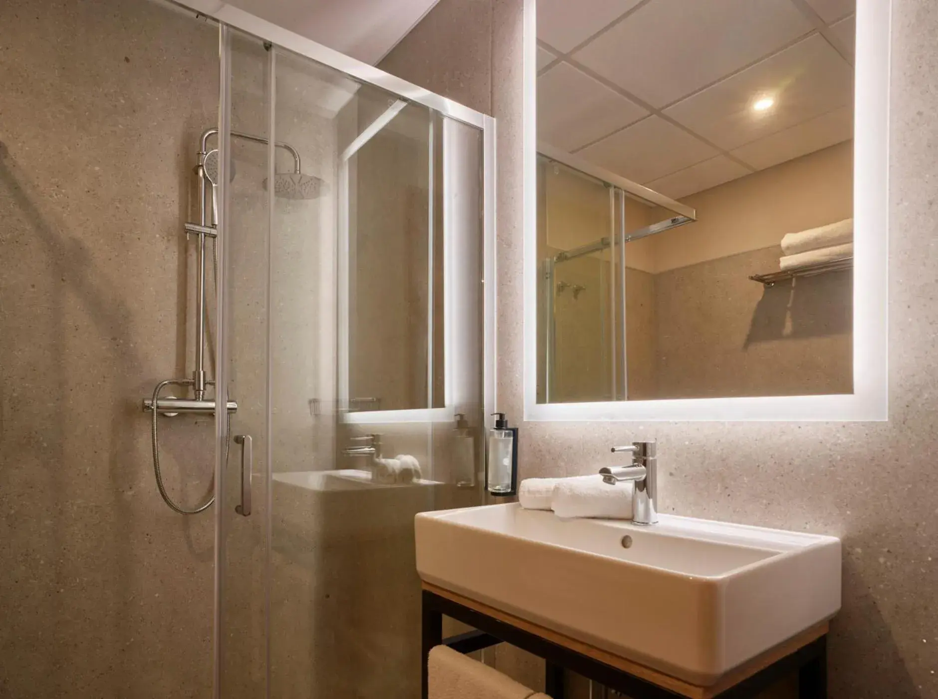 Double or Twin Room with Balcony in Serenusa Resort Double or Twin Room with Balcony in Serenusa Resort