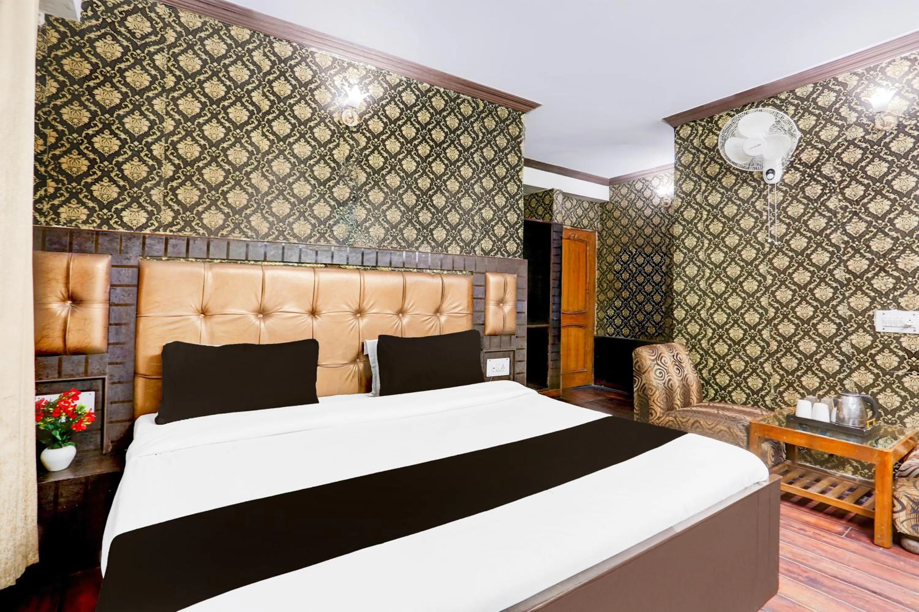 Bedroom, Bed in Super Collection O Mall Road Formerly Hotel Shubham