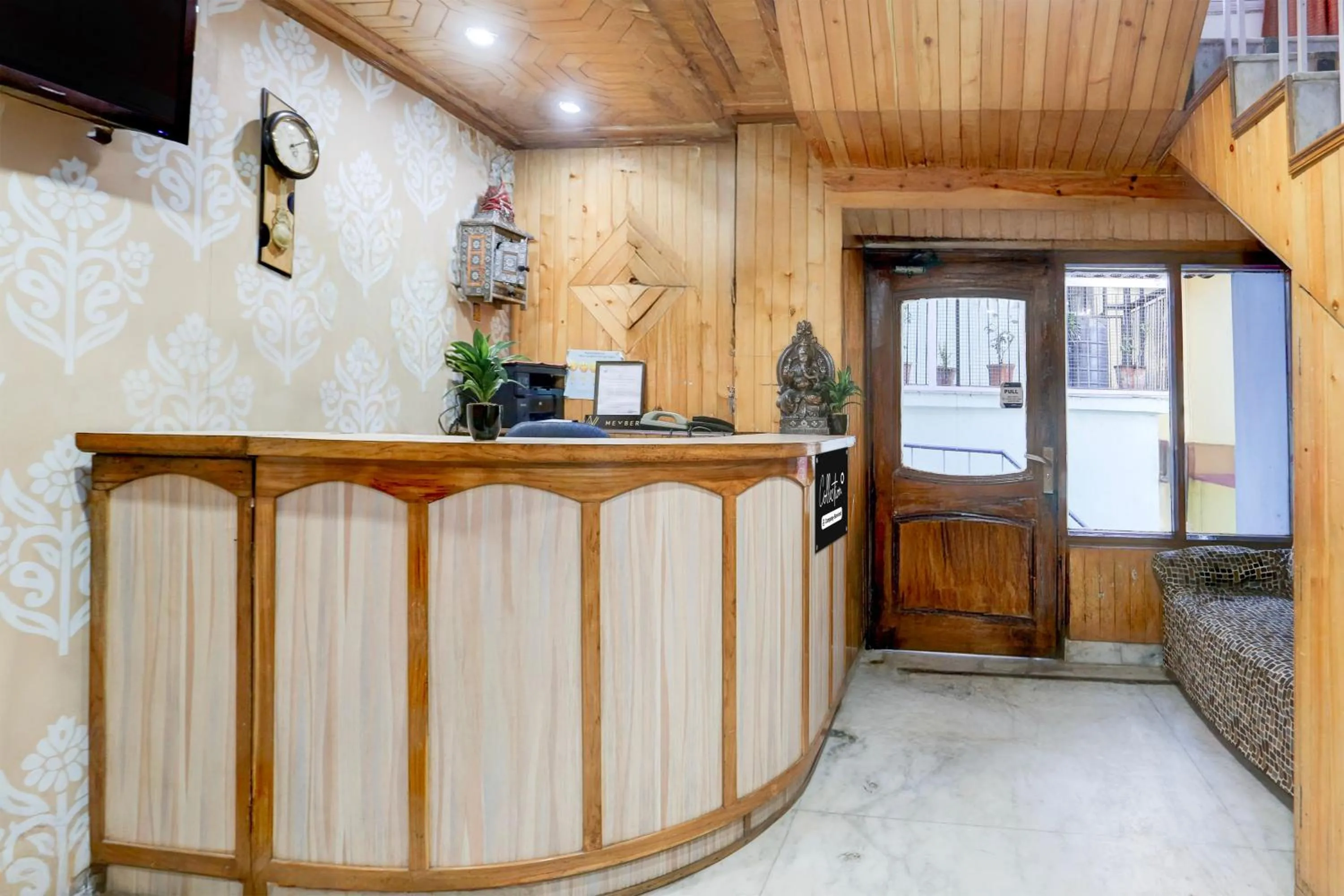 Lobby or reception in Super Collection O Mall Road Formerly Hotel Shubham