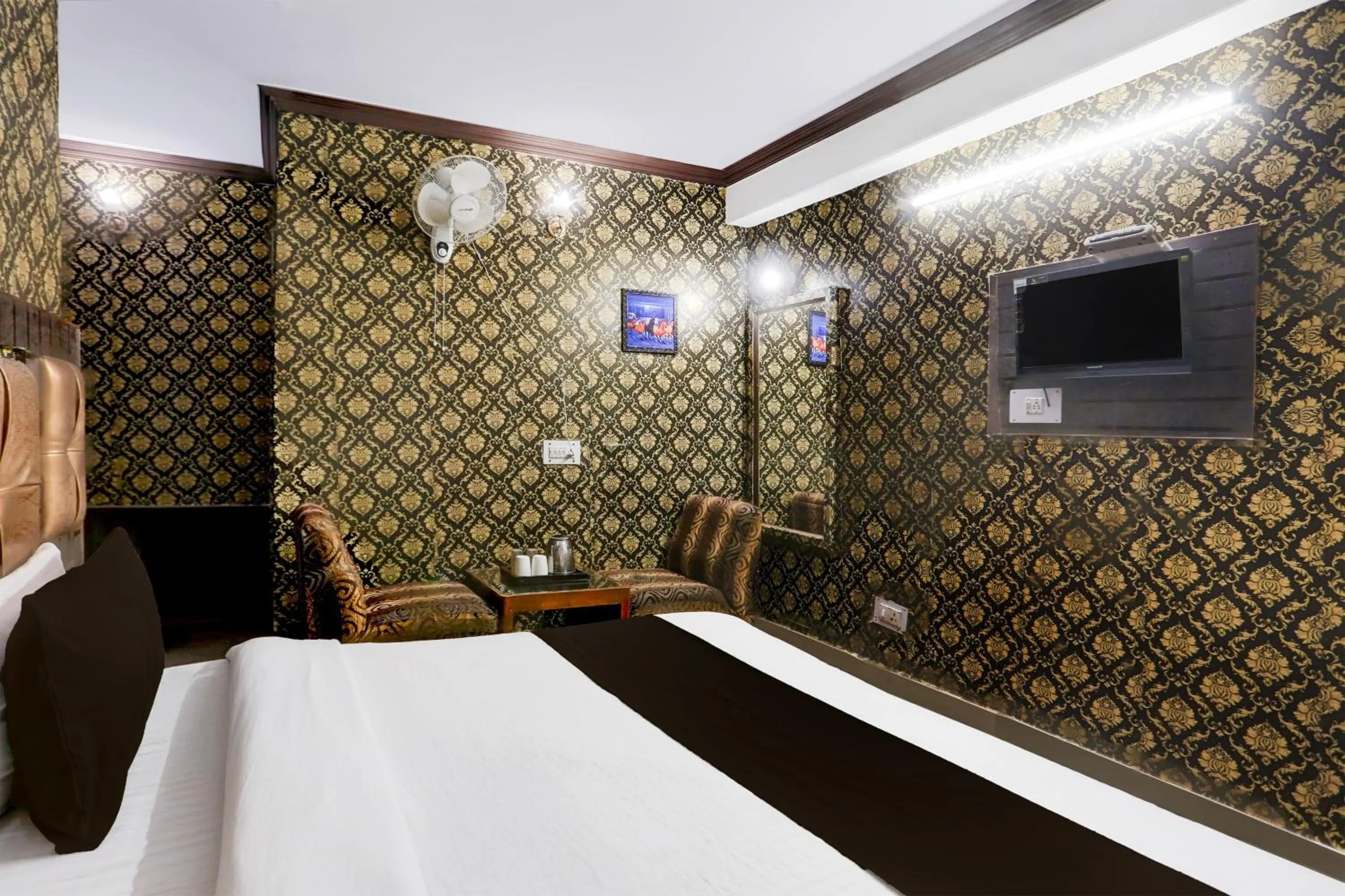 Bedroom, Bed in Super Collection O Mall Road Formerly Hotel Shubham