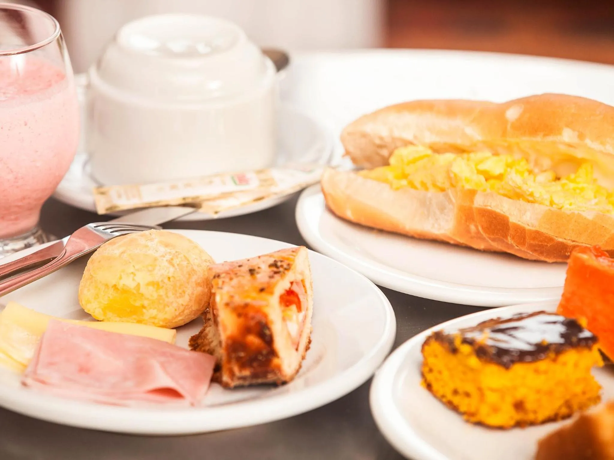 Buffet breakfast in Pousada Recanto do Mucugê