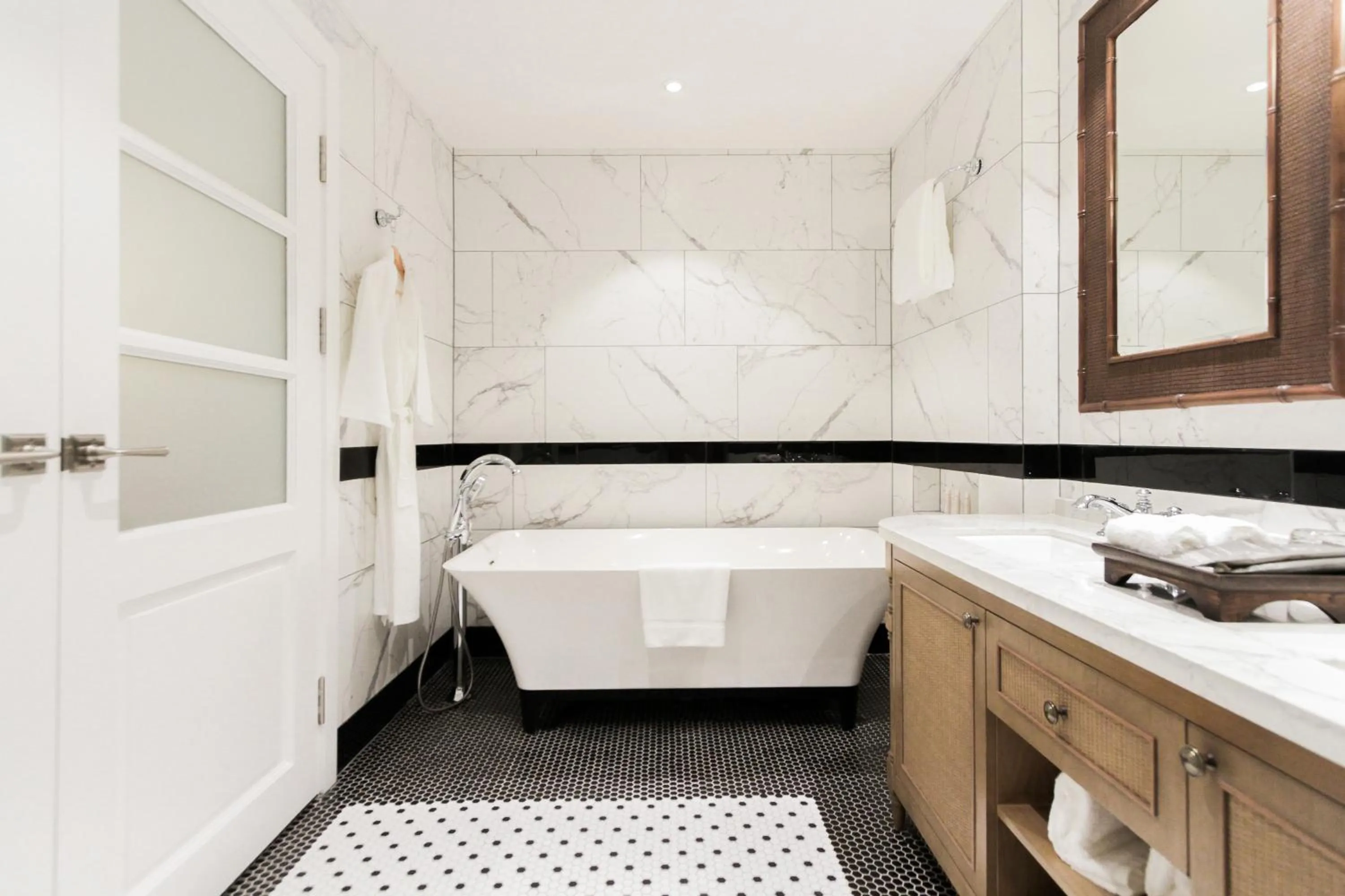 Bed in Feliz Hotel Boracay