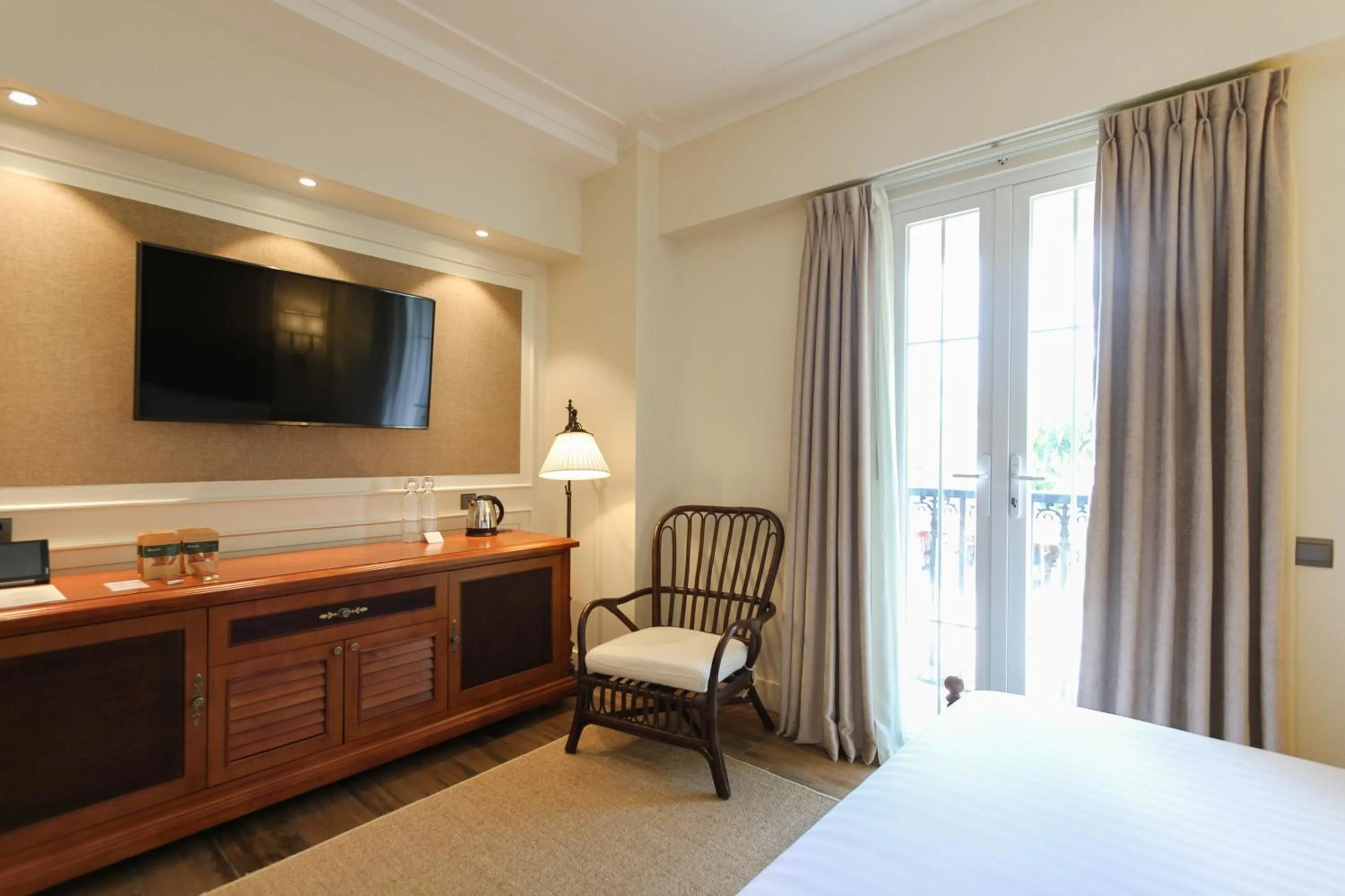 TV and multimedia, Bed in Feliz Hotel Boracay